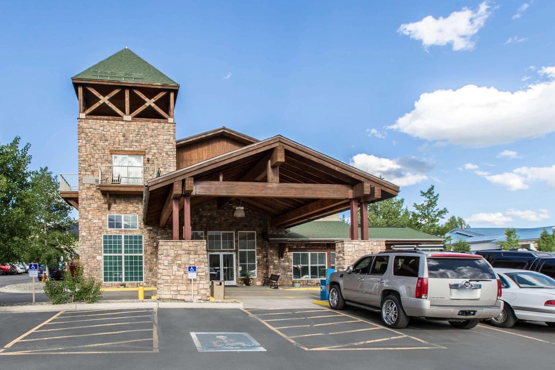 Quality Inn and Suites Silverthorne - Copper Mountain featured exterior or lobby in Silverthorne, CO — similar hotel