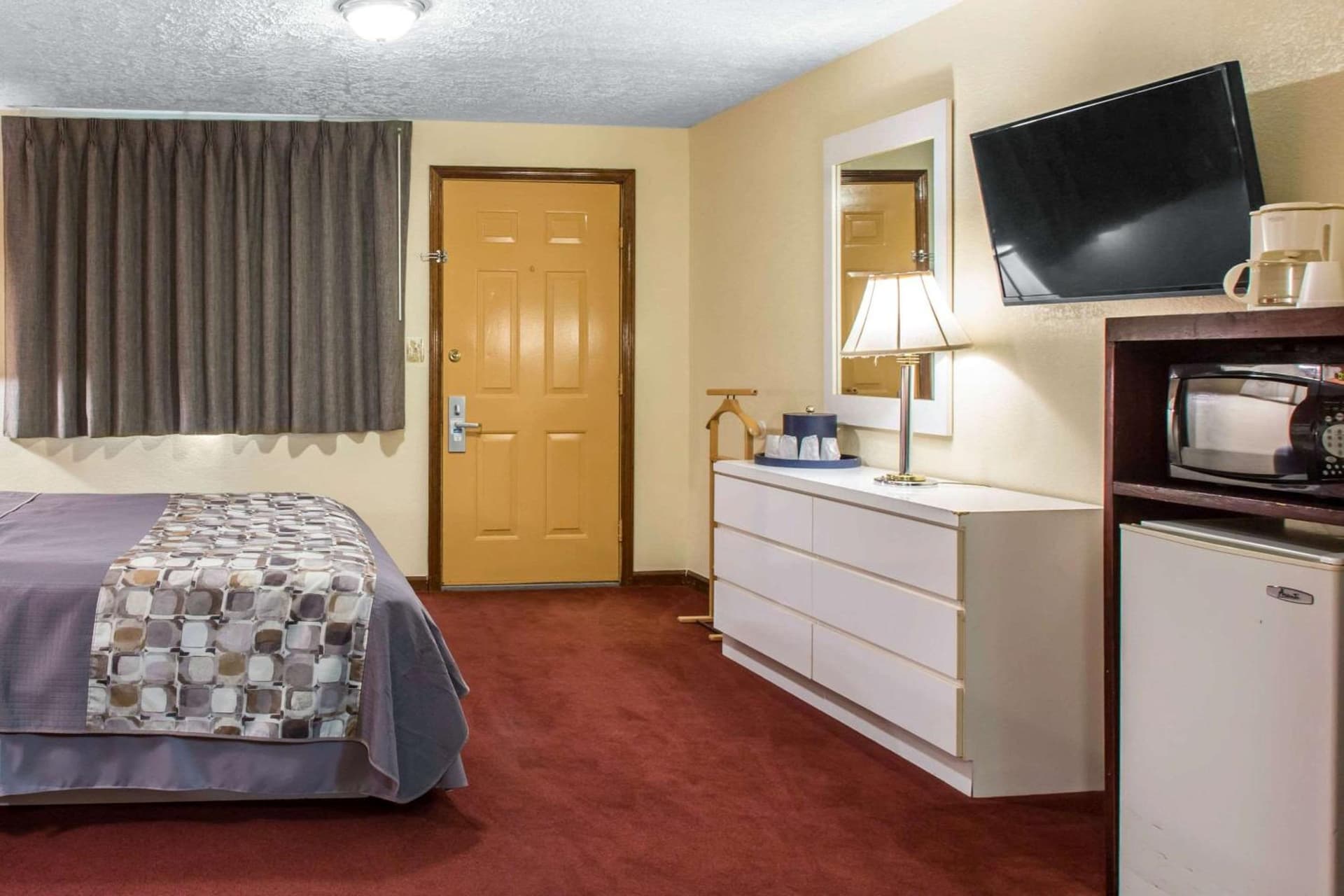 Rodeway Inn & Suites Branford - Guilford gallery photo in Branford, CT — image 13