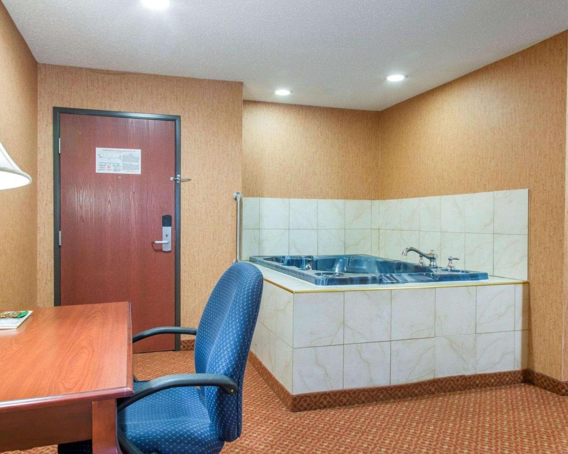 Quality Inn & Suites interior in Meriden, CT — gallery photo 2