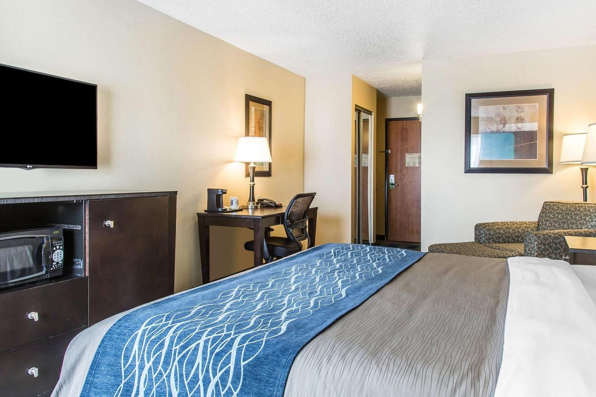 Comfort Inn & Suites Meriden East gallery photo in Meriden, CT — image 20