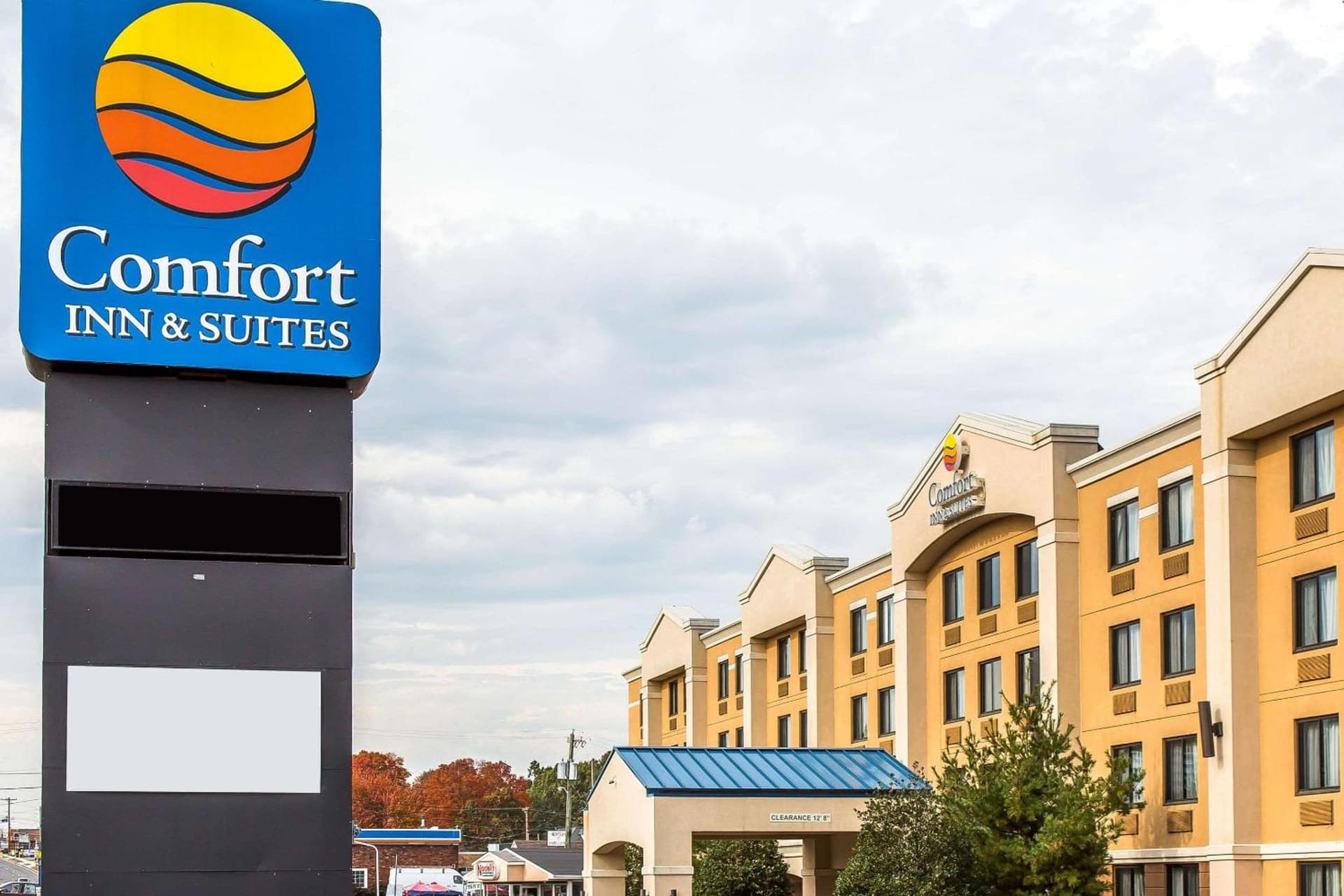 Comfort Inn & Suites Meriden East interior in Meriden, CT — gallery photo 2