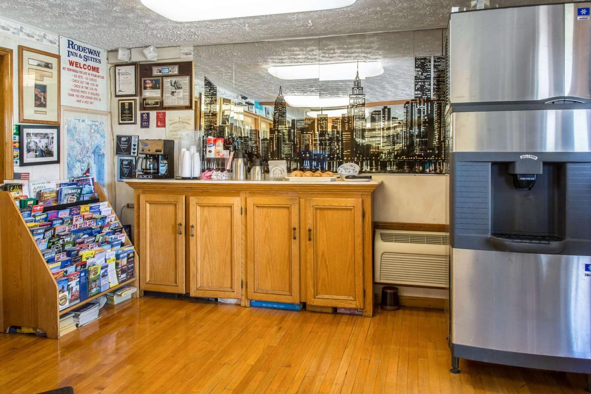 Rodeway Inn & Suites Branford - Guilford gallery photo in Branford, CT — image 17