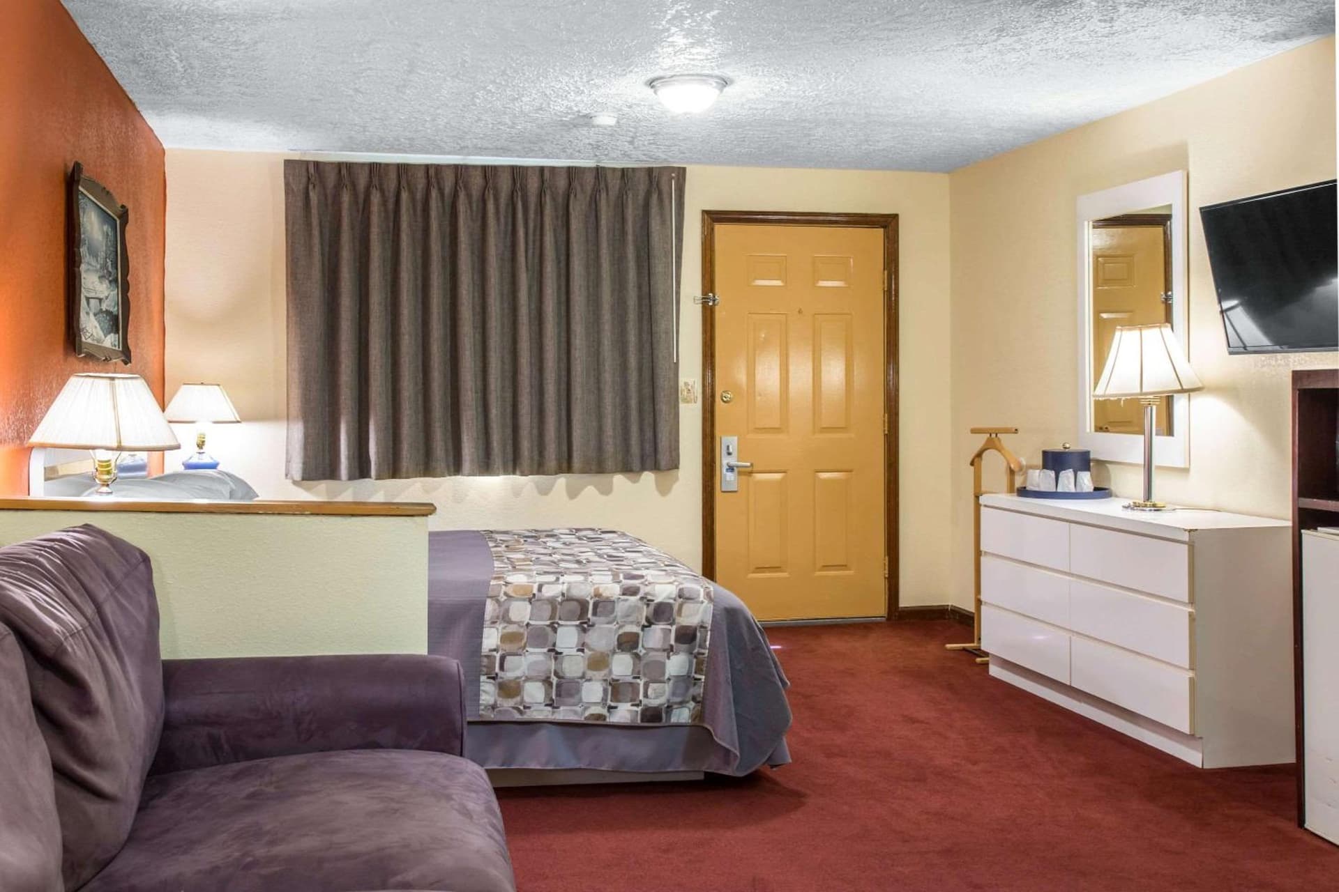 Rodeway Inn & Suites Branford - Guilford gallery photo in Branford, CT — image 6