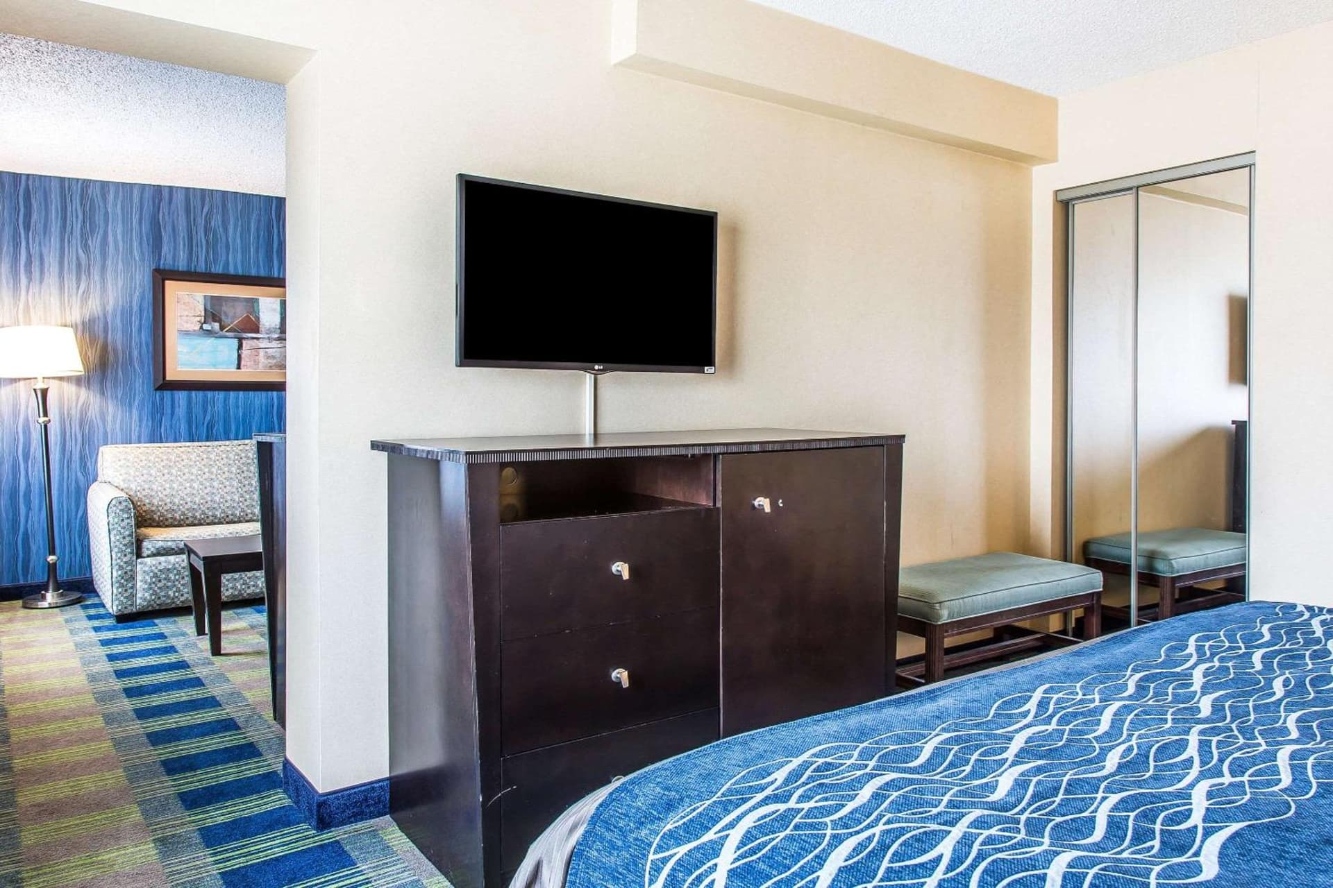 Comfort Inn & Suites Meriden East gallery photo in Meriden, CT — image 41