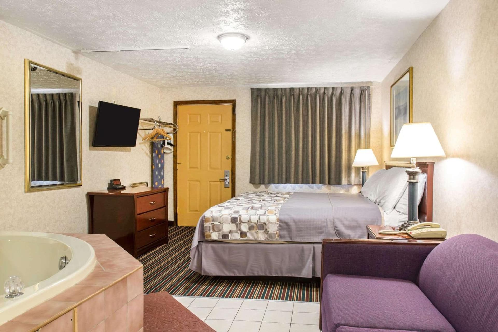 Rodeway Inn & Suites Branford - Guilford gallery photo in Branford, CT — image 14