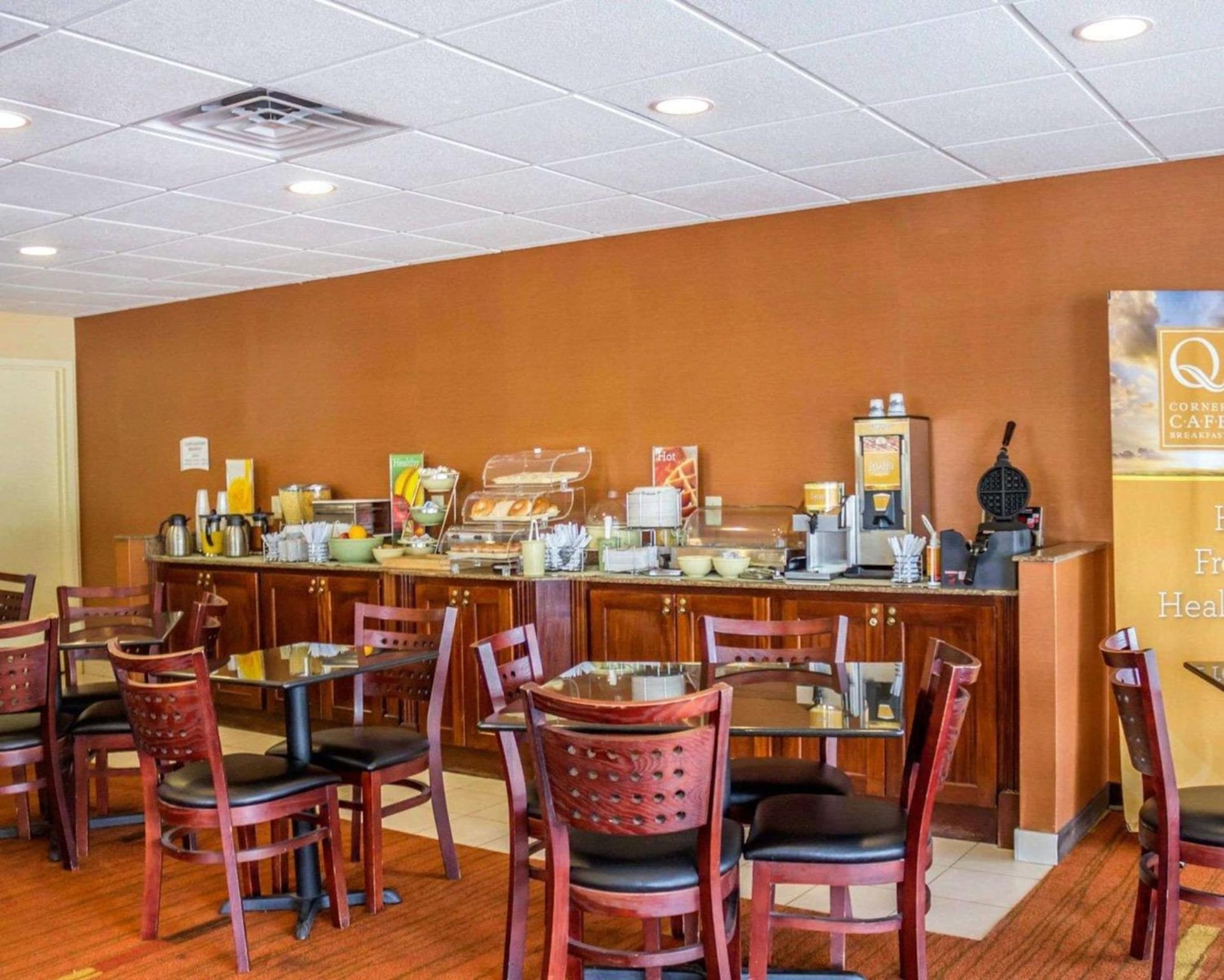 Quality Inn Waterbury East interior in Waterbury, CT — gallery photo 2