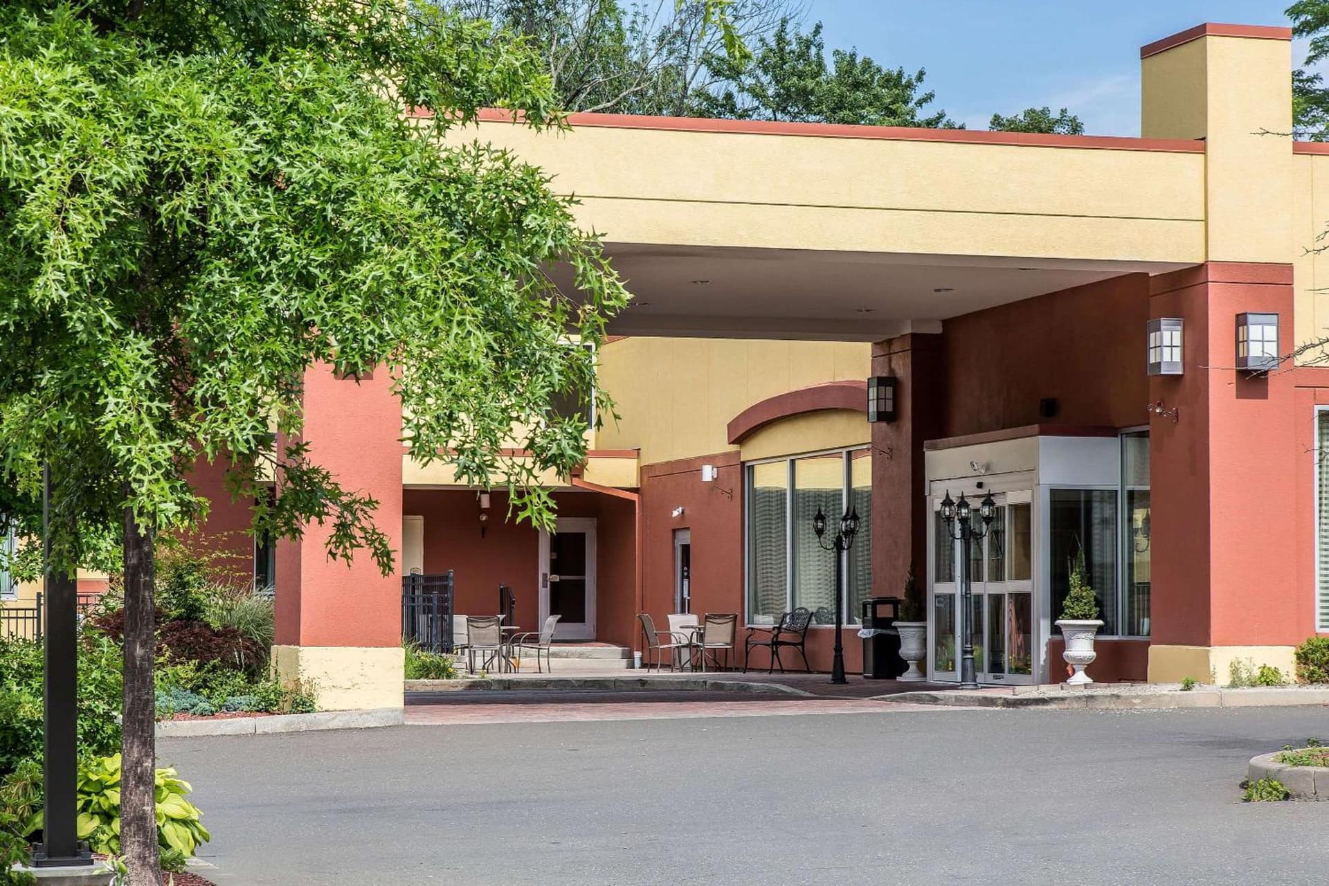 Clarion Hotel & Suites Hamden-New Haven property views in Hamden, CT — gallery photo 3