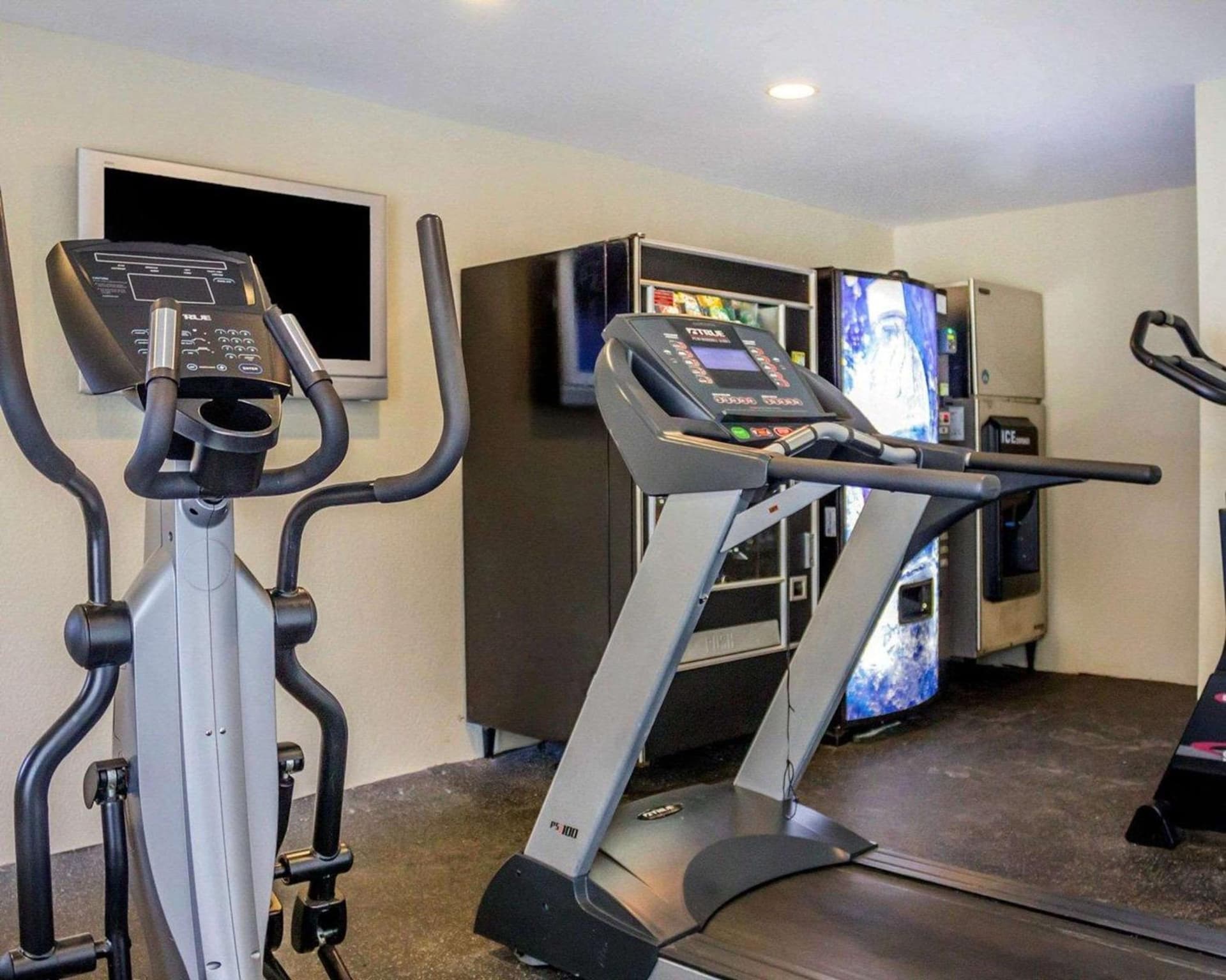 Quality Inn Waterbury East property views in Waterbury, CT — gallery photo 3