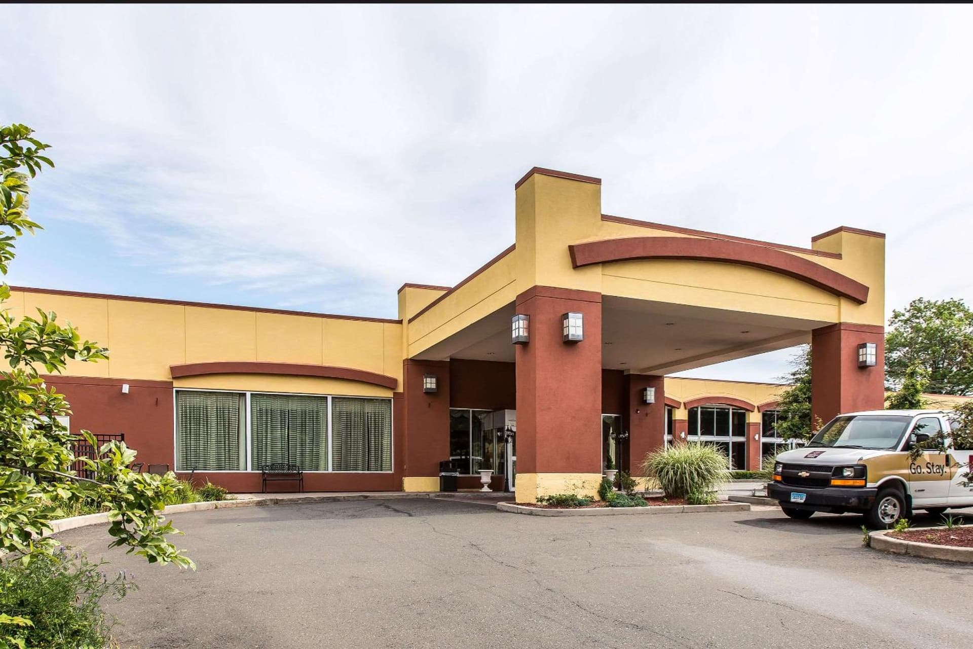 Clarion Hotel & Suites Hamden-New Haven featured exterior or lobby in Hamden, CT — similar hotel