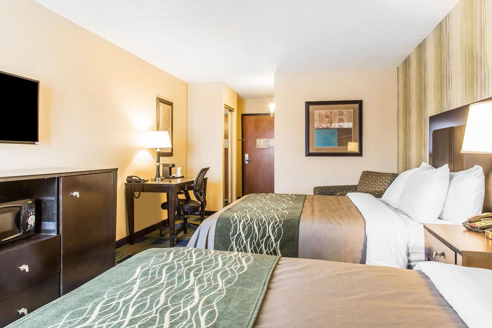 Comfort Inn & Suites Meriden East gallery photo in Meriden, CT — image 14