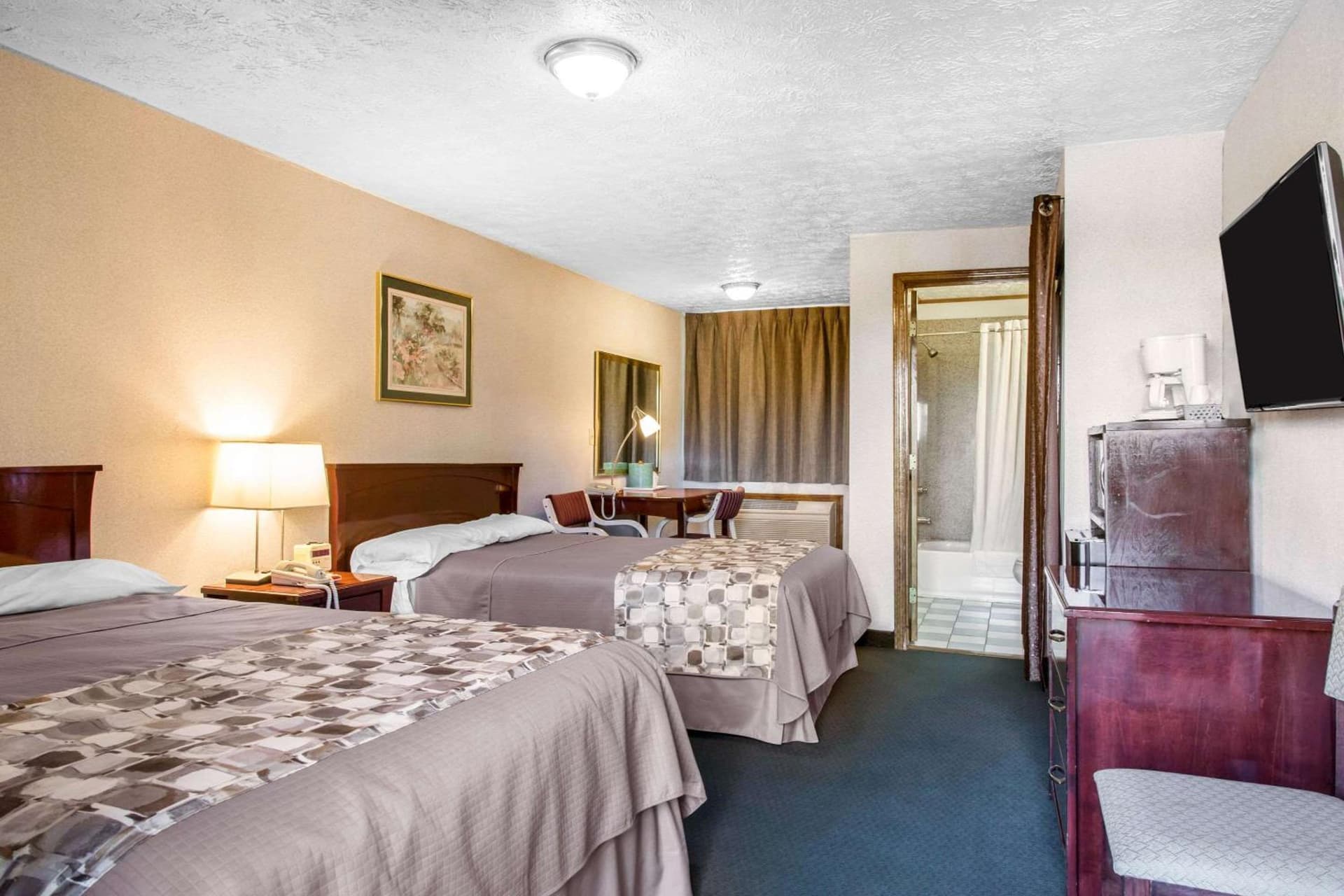 Rodeway Inn & Suites Branford - Guilford gallery photo in Branford, CT — image 20