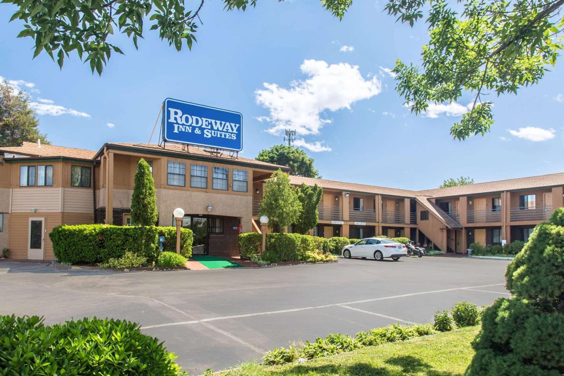Rodeway Inn & Suites Branford - Guilford gallery photo in Branford, CT — image 24