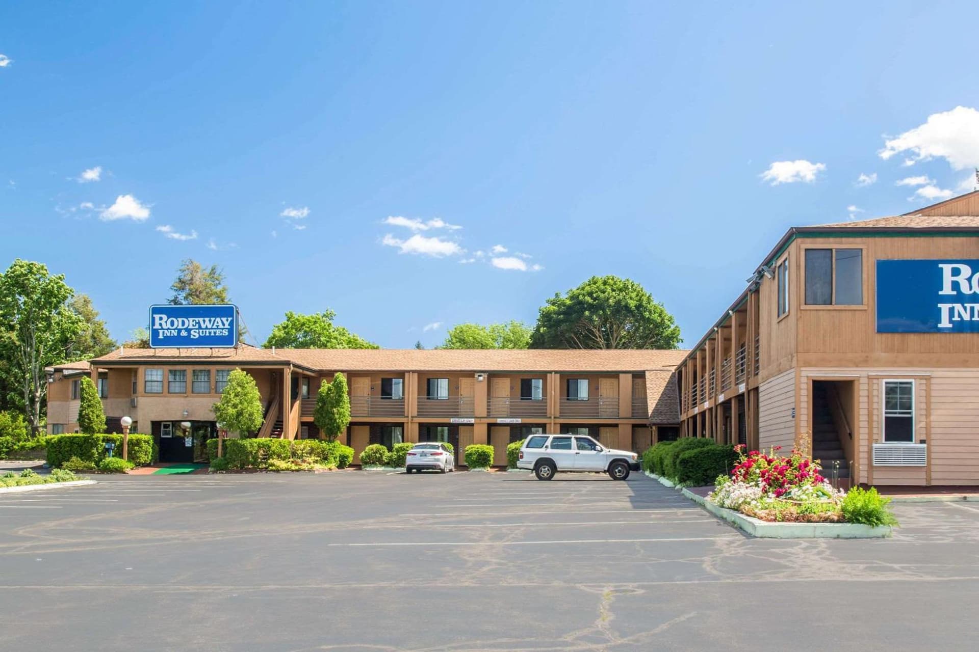 Rodeway Inn & Suites Branford - Guilford interior in Branford, CT — gallery photo 2