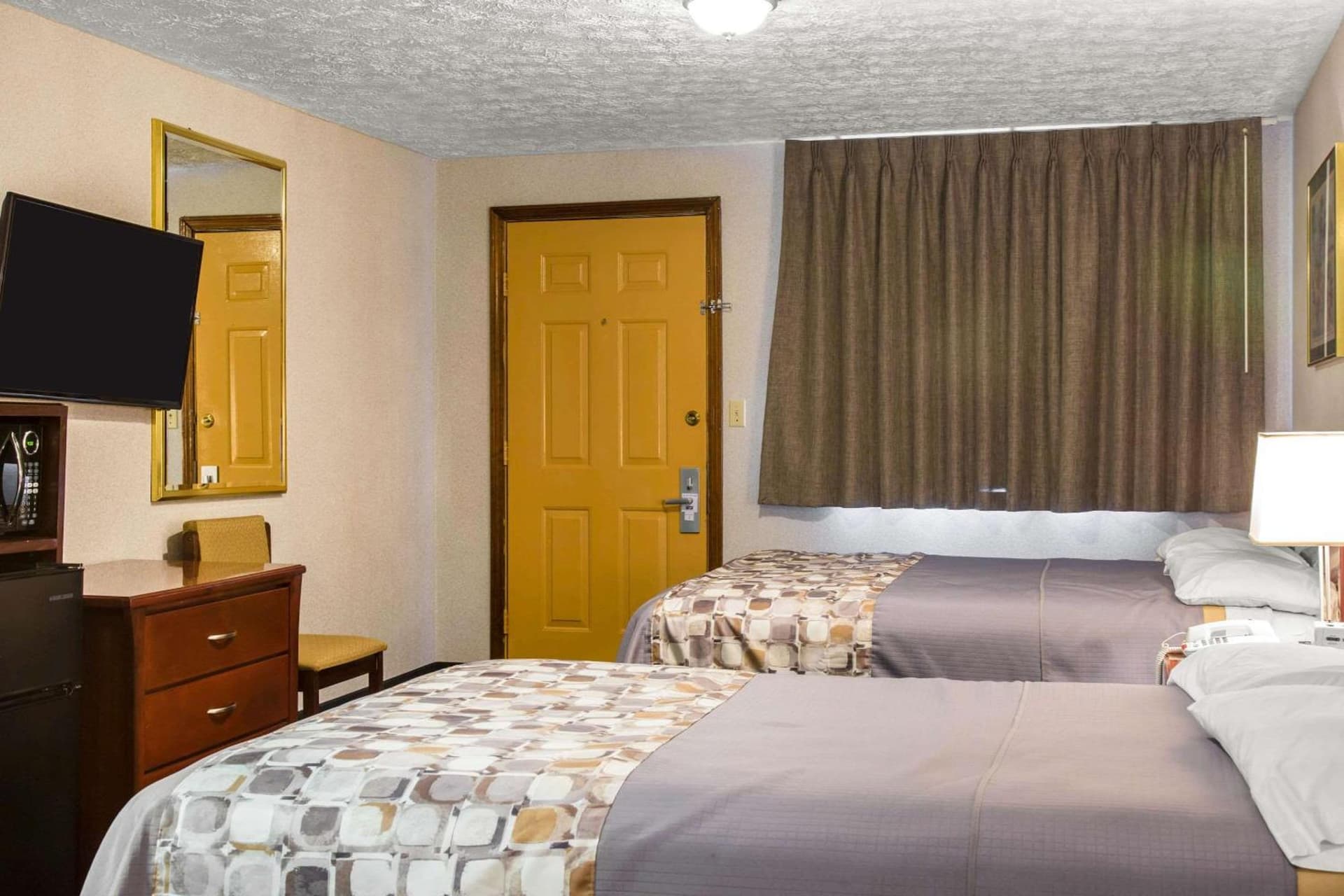 Rodeway Inn & Suites Branford - Guilford gallery photo in Branford, CT — image 21