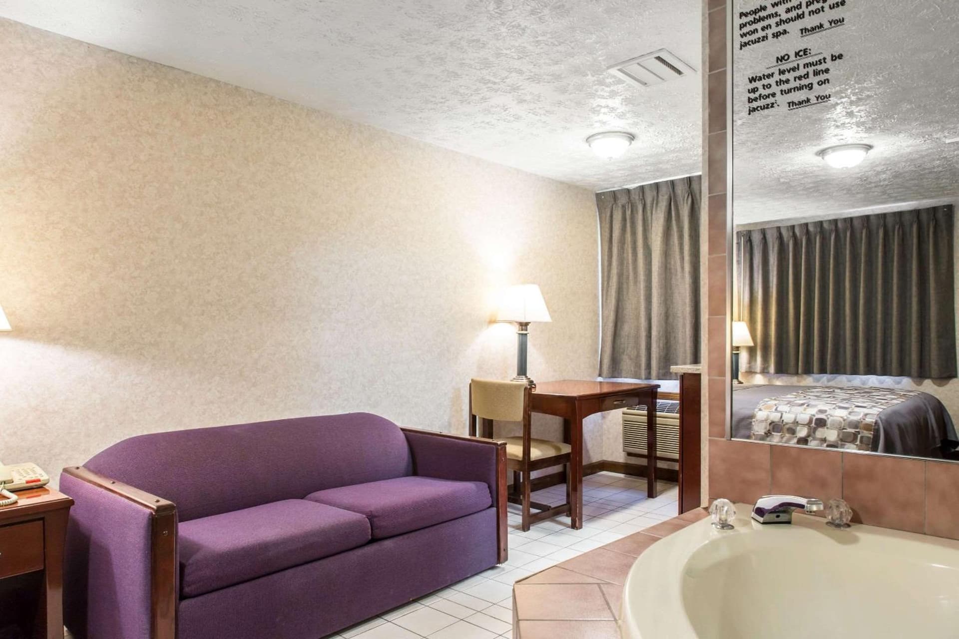 Rodeway Inn & Suites Branford - Guilford gallery photo in Branford, CT — image 16