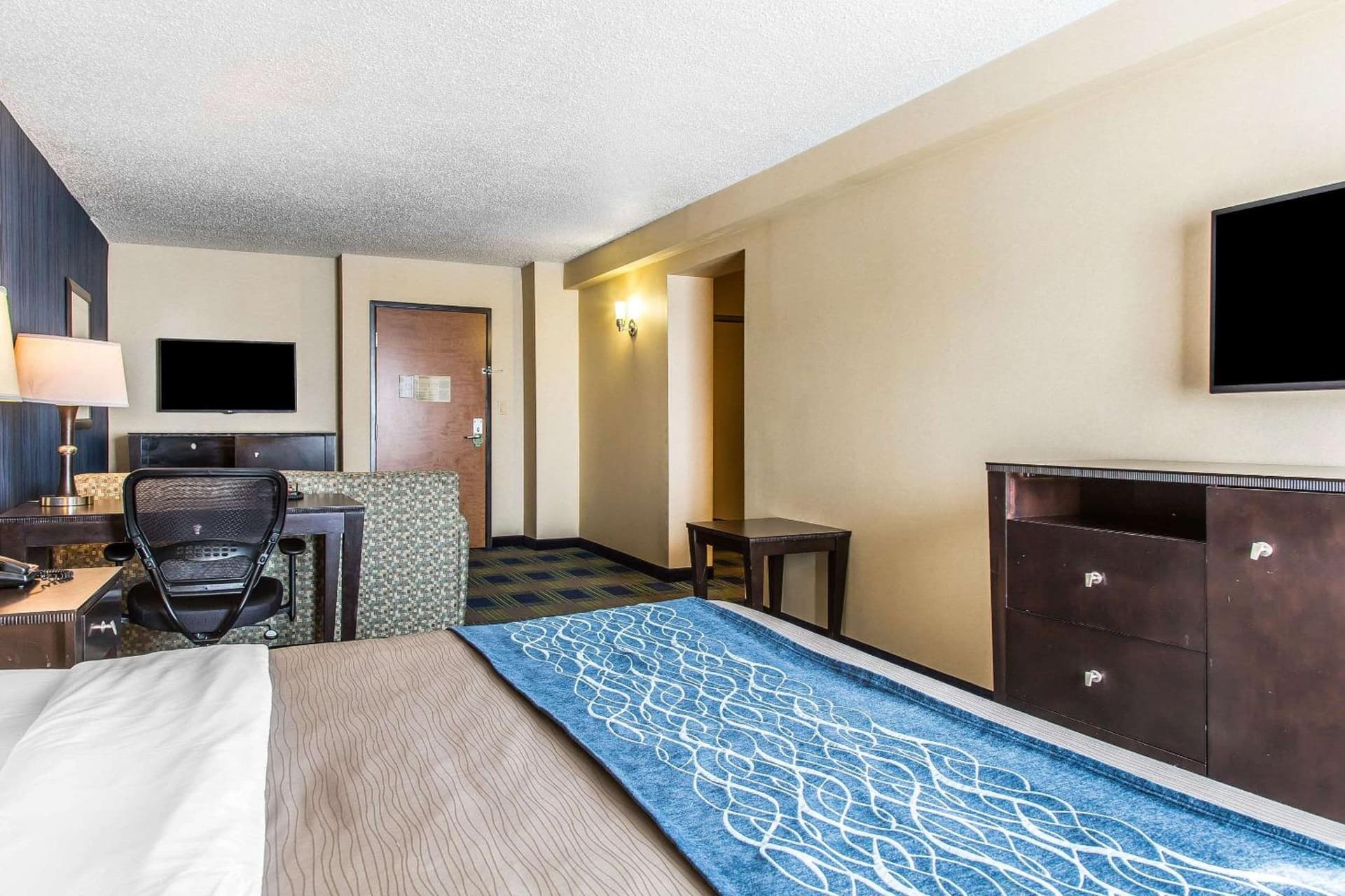 Comfort Inn & Suites Meriden East gallery photo in Meriden, CT — image 12