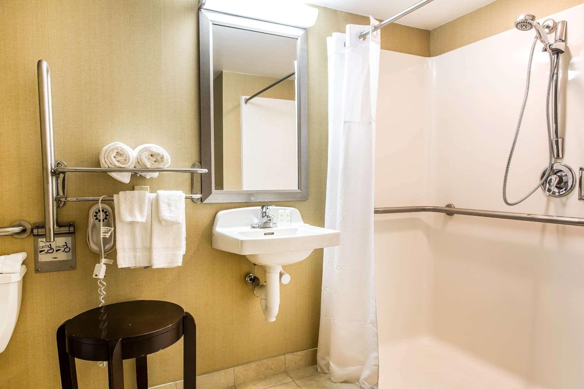 Comfort Inn & Suites Meriden East gallery photo in Meriden, CT — image 16