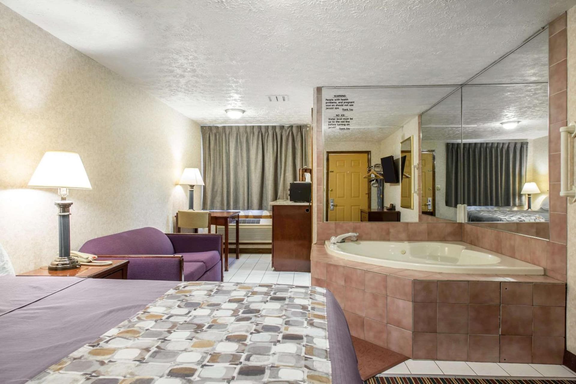 Rodeway Inn & Suites Branford - Guilford gallery photo in Branford, CT — image 22