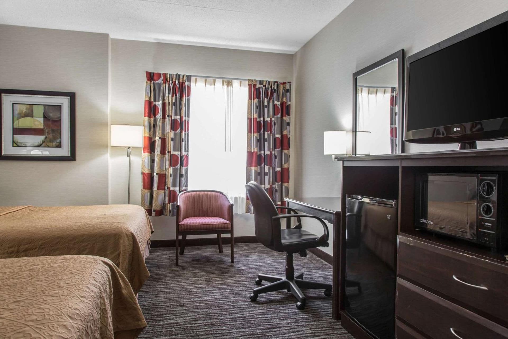 Quality Inn & Suites Danbury near University interior in Danbury, CT — gallery photo 2