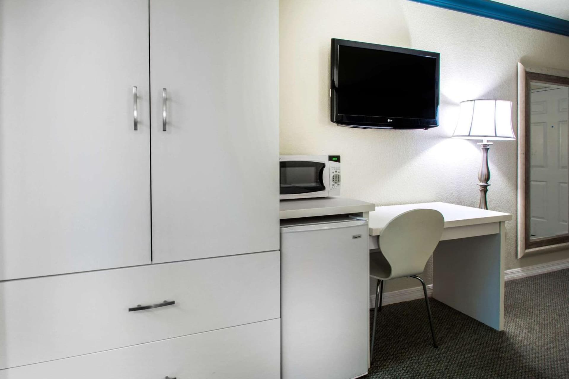 Quality Inn Clermont West Kissimmee interior in Kissimmee, FL — gallery photo 2