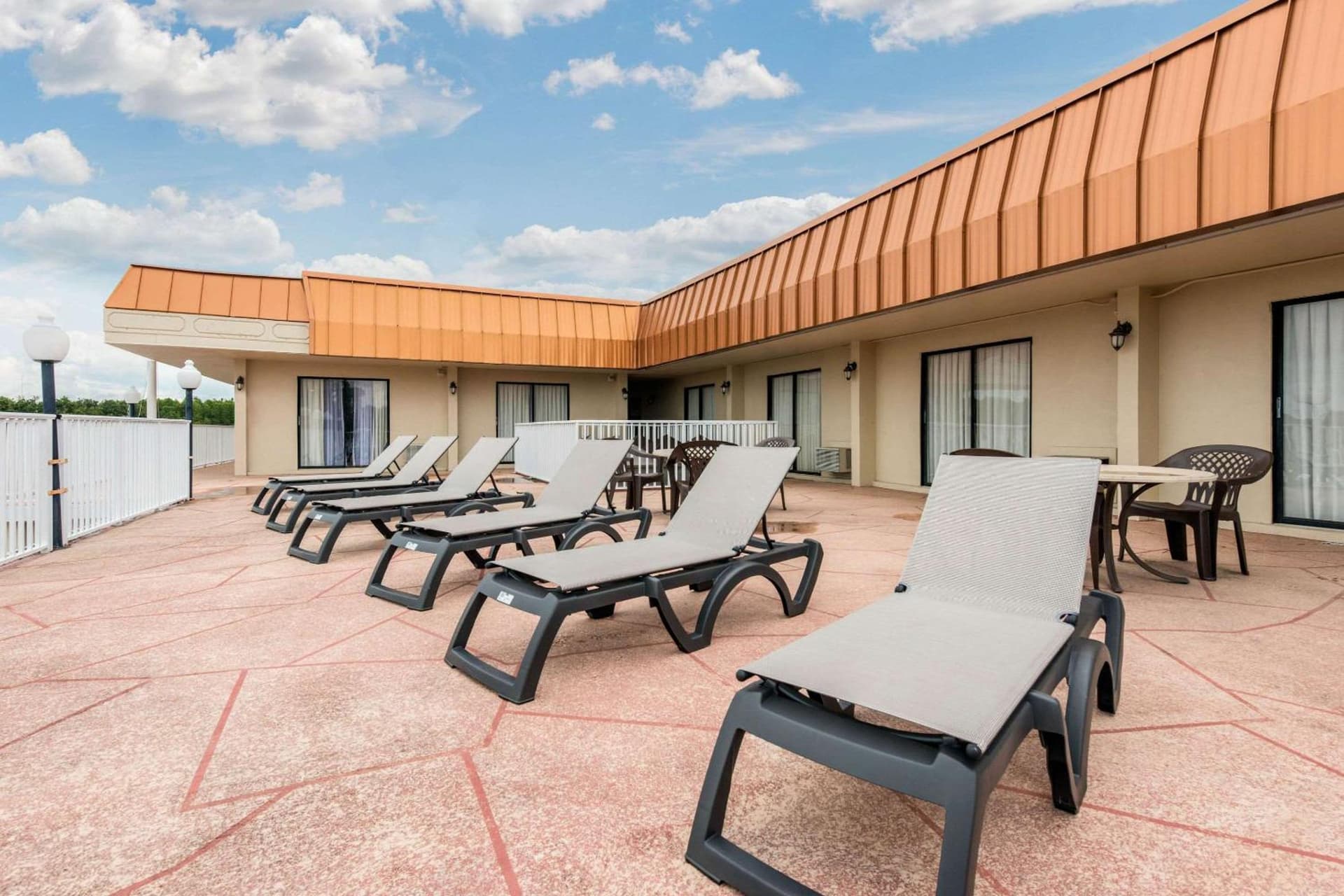 Quality Inn & Suites Tarpon Springs South gallery photo in Tarpon Springs, FL — image 31