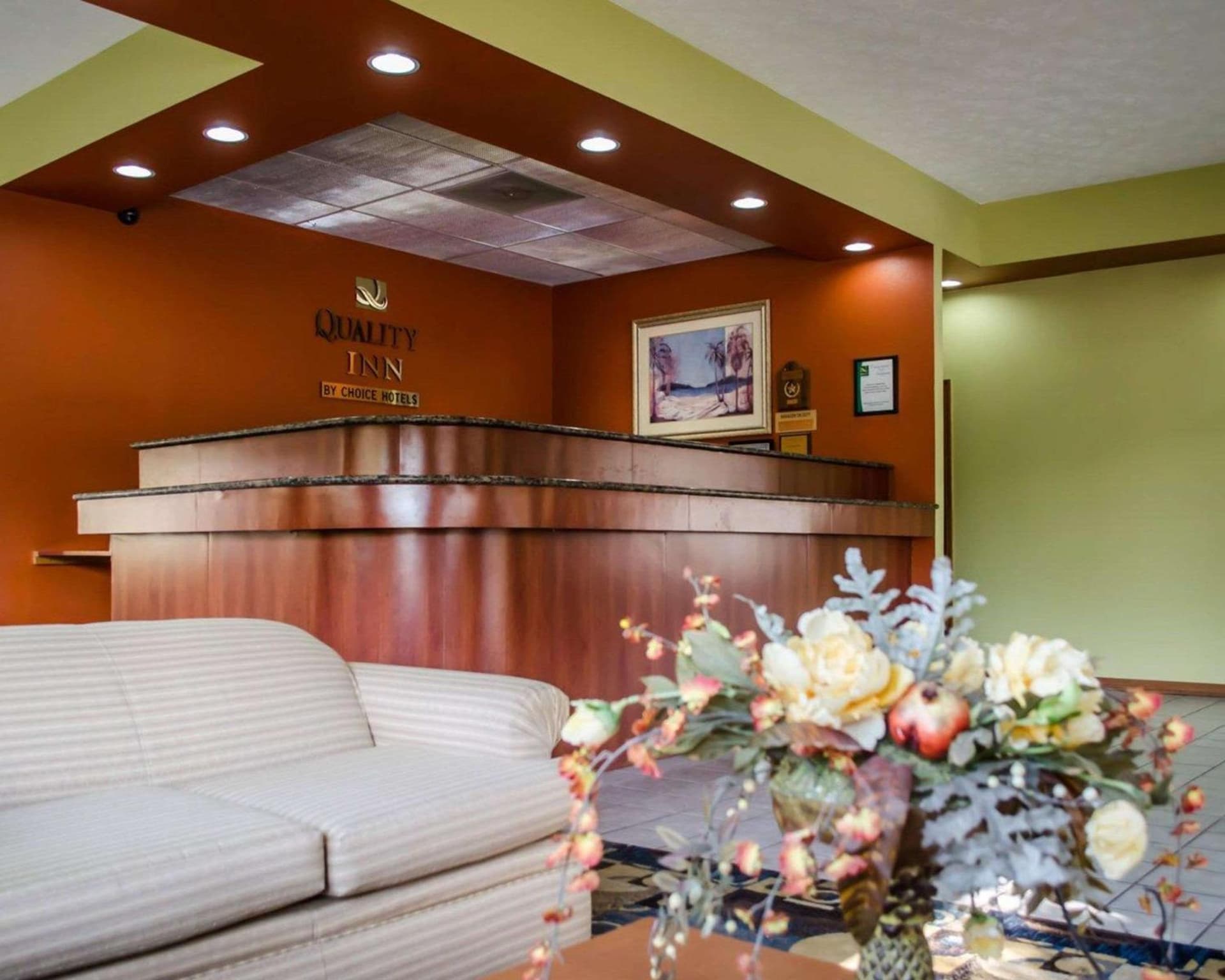 Quality Inn Crystal River interior in Crystal River, FL — gallery photo 2