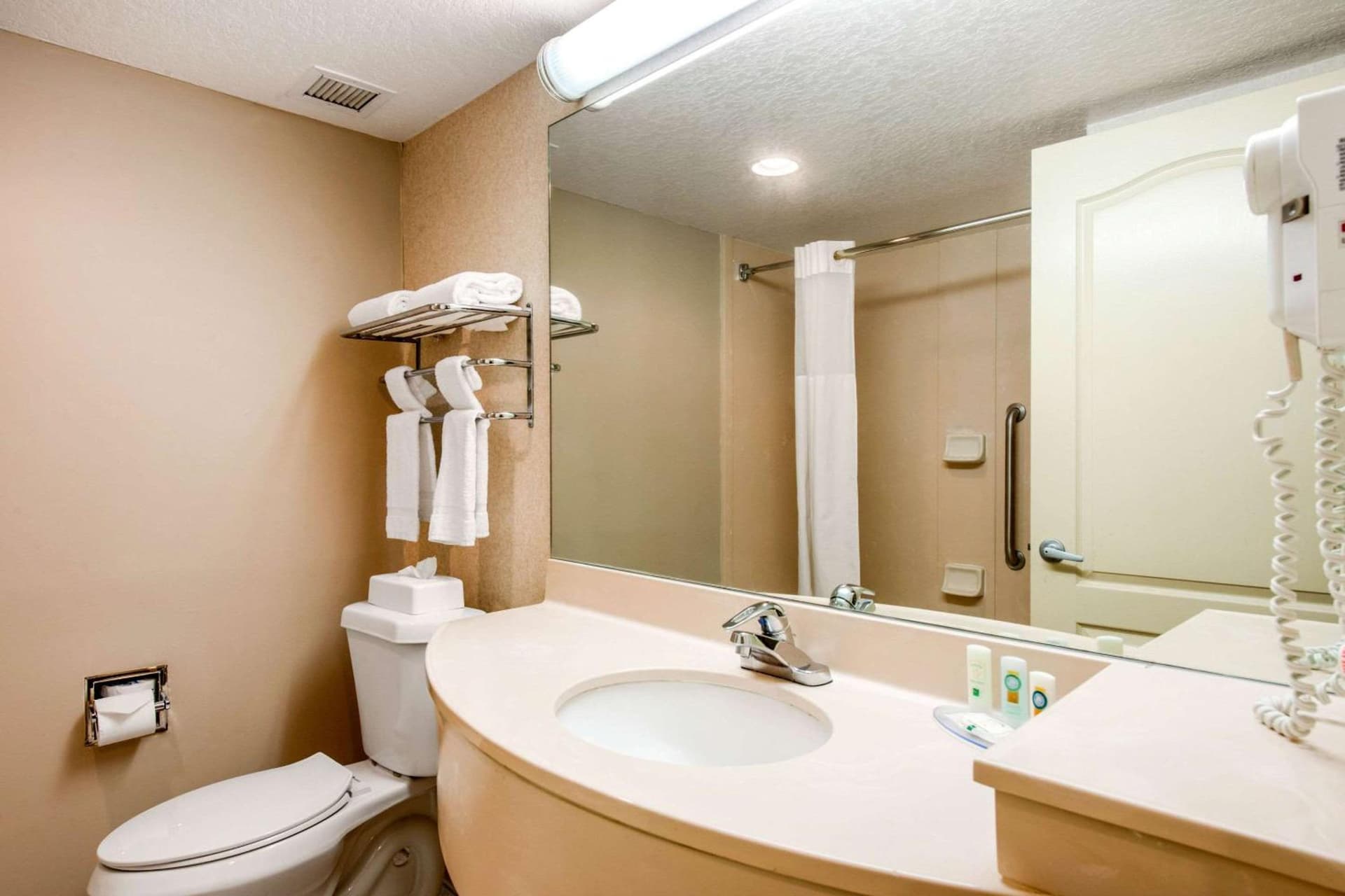 Quality Inn & Suites Tarpon Springs South gallery photo in Tarpon Springs, FL — image 38