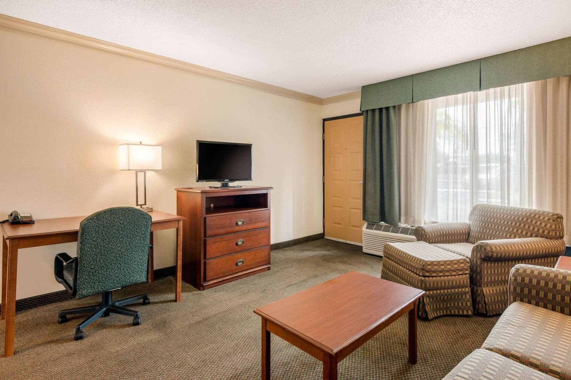 Quality Inn & Suites Tarpon Springs South gallery photo in Tarpon Springs, FL — image 10