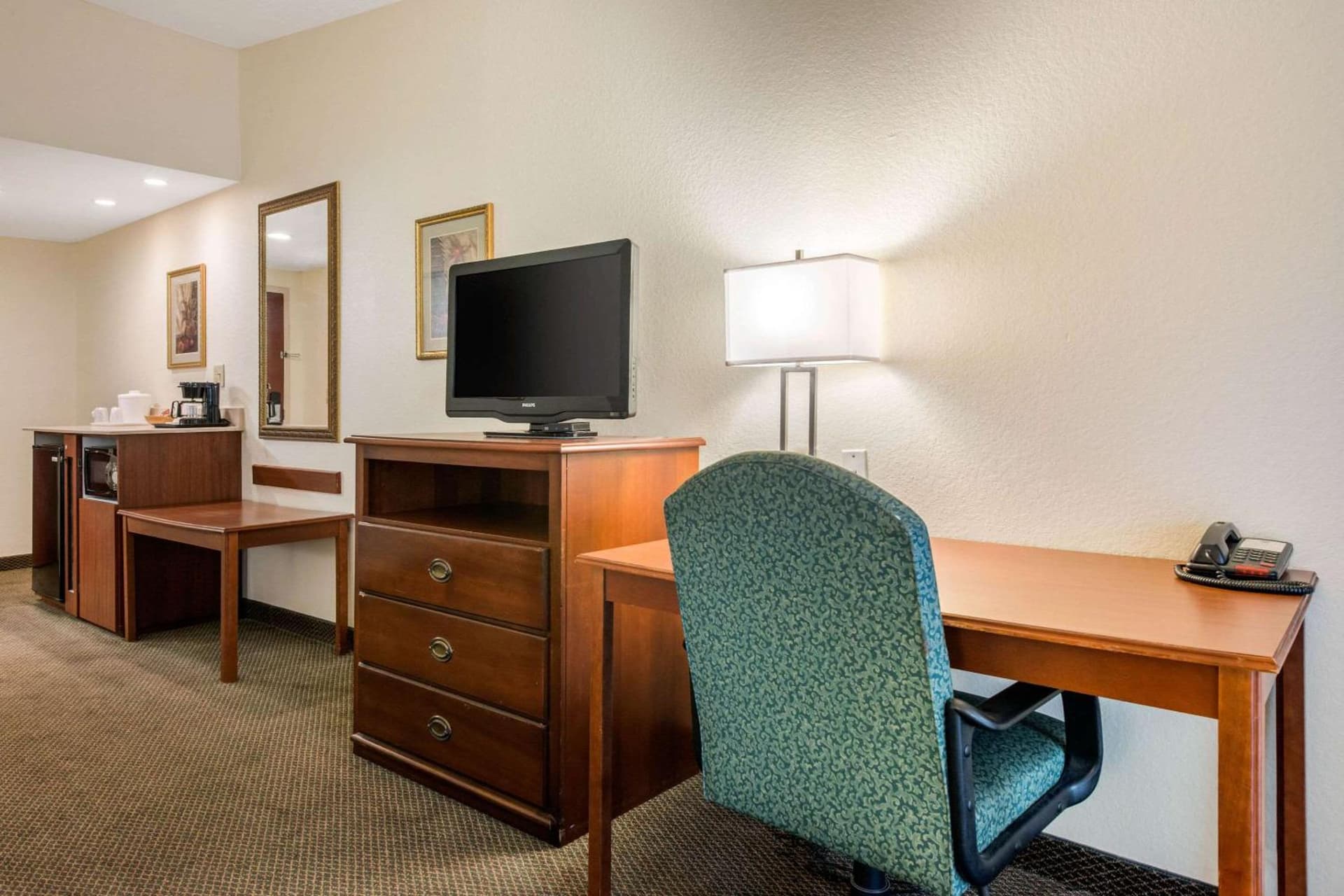 Quality Inn & Suites Tarpon Springs South gallery photo in Tarpon Springs, FL — image 9