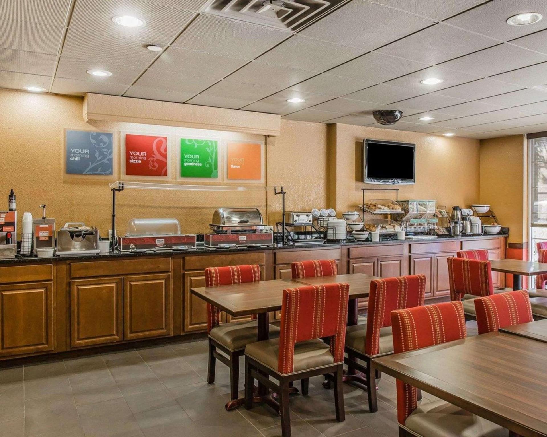 Comfort Inn & Suites Lakeland North I-4 property views in Lakeland, FL — gallery photo 3