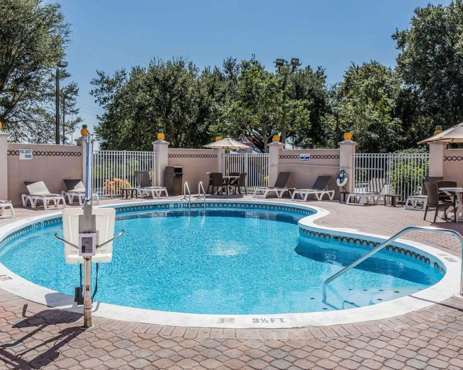 Comfort Inn & Suites Lakeland North I-4 property views in Lakeland, FL — gallery photo 3