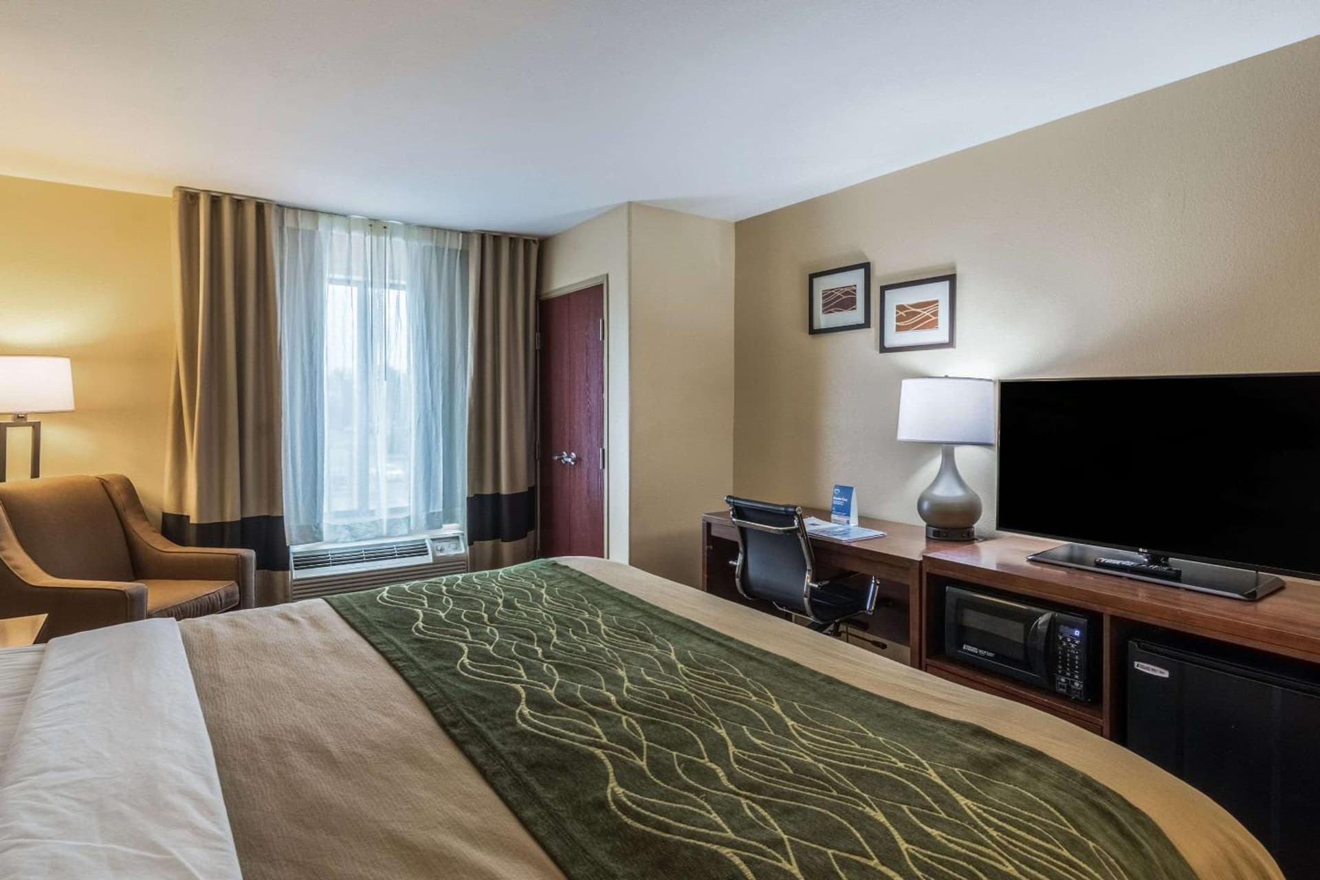 Comfort Inn & Suites Panama City North gallery photo in Panama City, FL — image 26