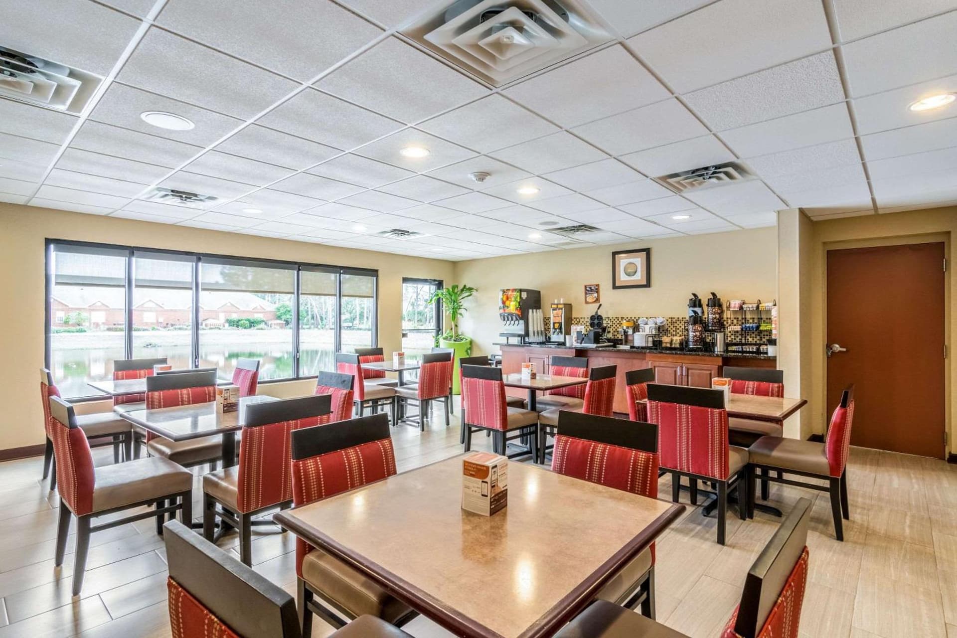 Comfort Inn & Suites Panama City North gallery photo in Panama City, FL — image 13