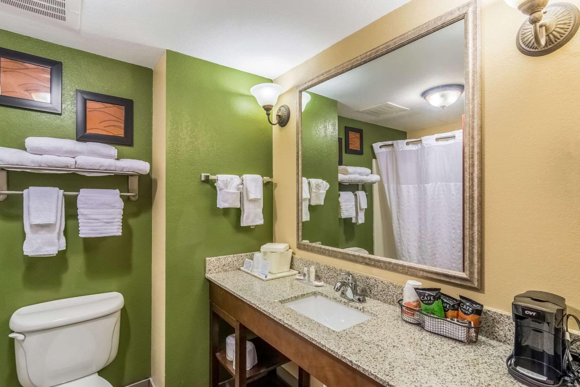 Comfort Inn & Suites Panama City North gallery photo in Panama City, FL — image 17