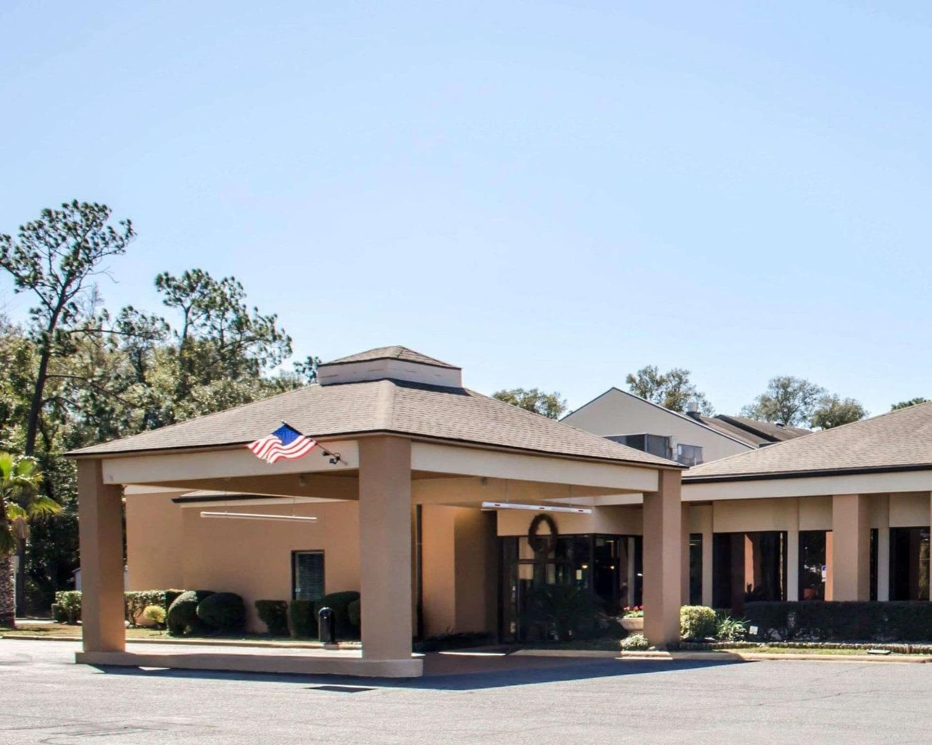 Quality Inn & Suites Pensacola Bayview featured exterior or lobby in Pensacola, FL — similar hotel