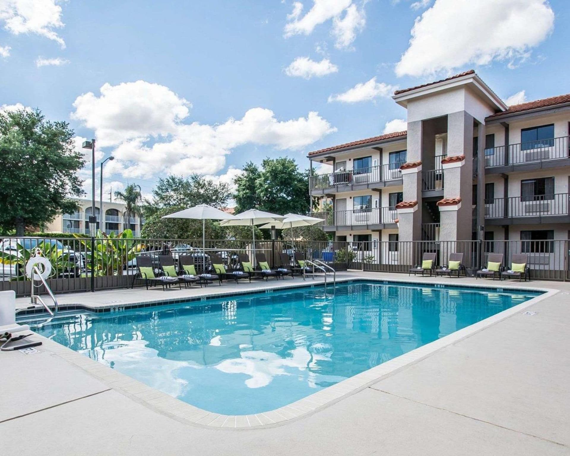 Quality Inn & Suites By the Parks interior in Orlando, FL — gallery photo 2