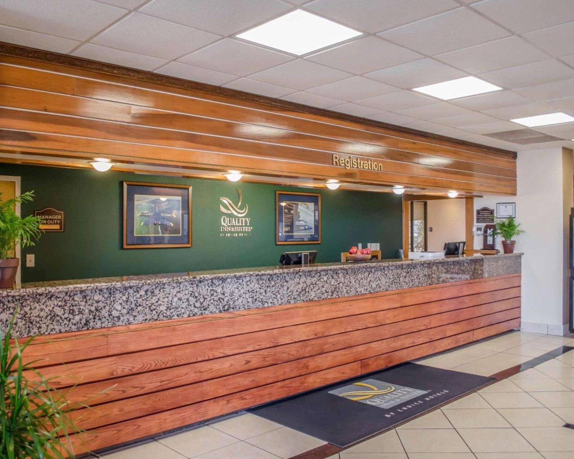 Quality Inn & Suites Pensacola Bayview property views in Pensacola, FL — gallery photo 3