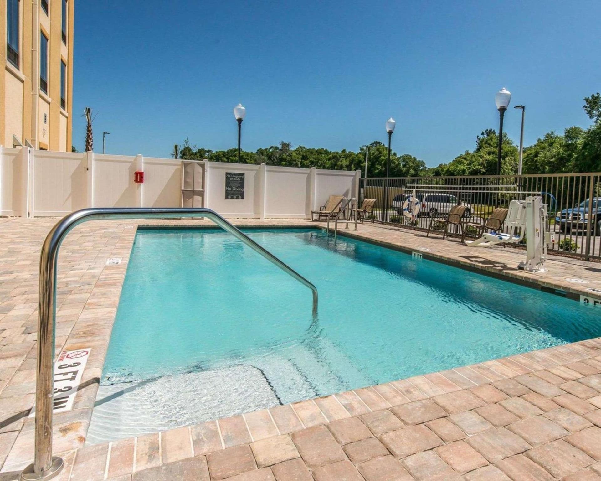 Comfort Suites Dunnellon near Rainbow Springs gallery photo in Dunnellon, FL — image 4