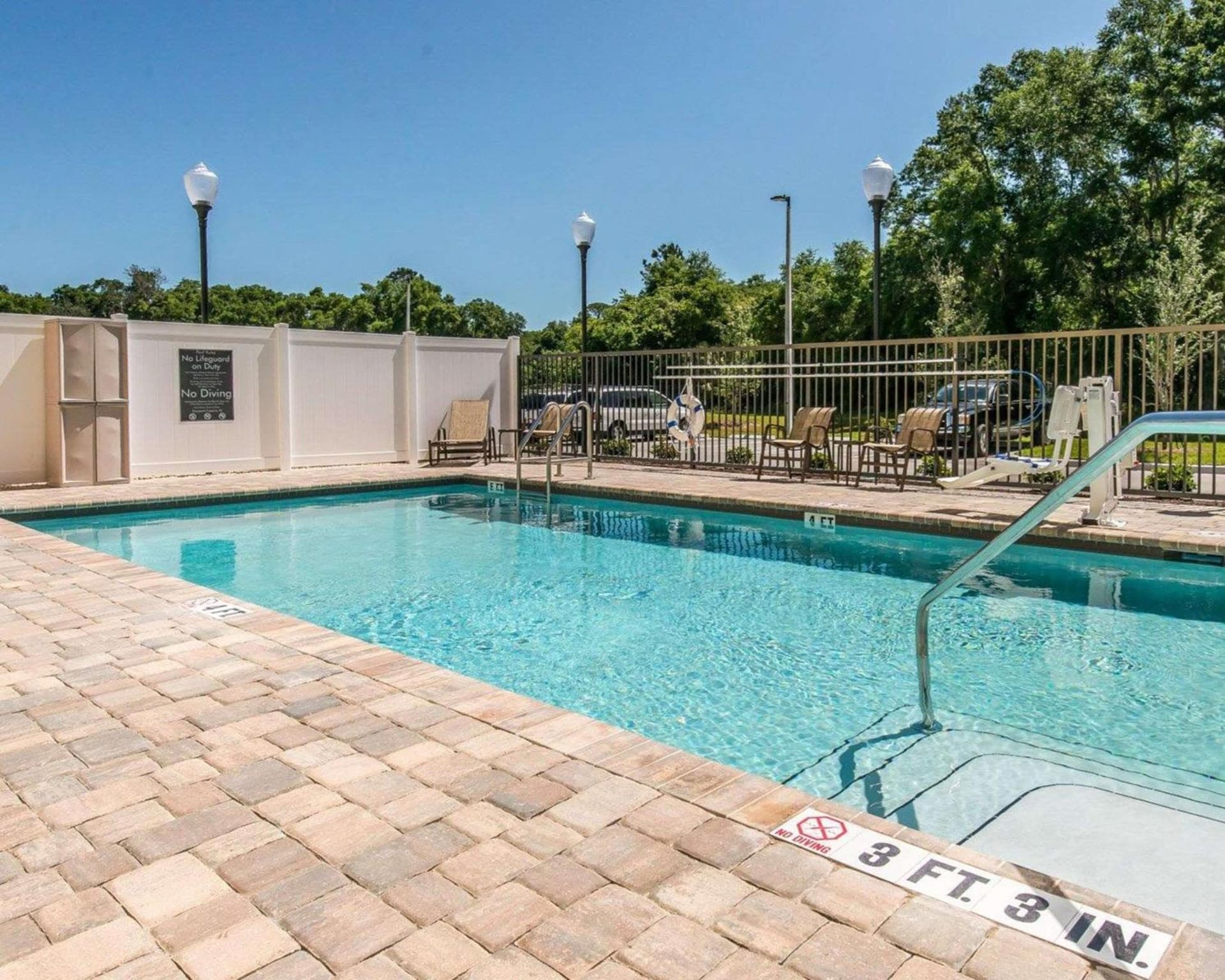 Comfort Suites Dunnellon near Rainbow Springs gallery photo in Dunnellon, FL — image 27