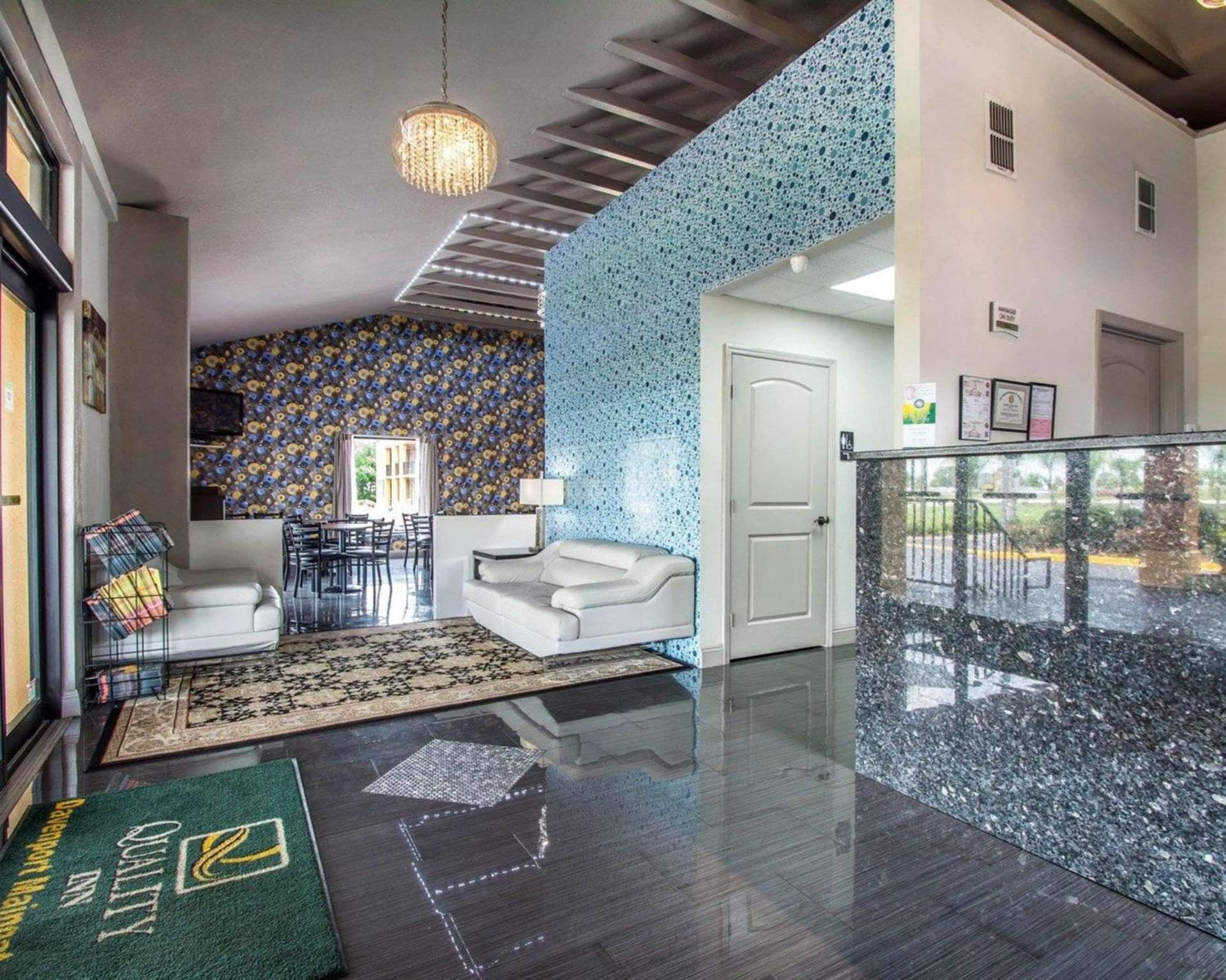Sunset Palm Hotel interior in Davenport, FL — gallery photo 2