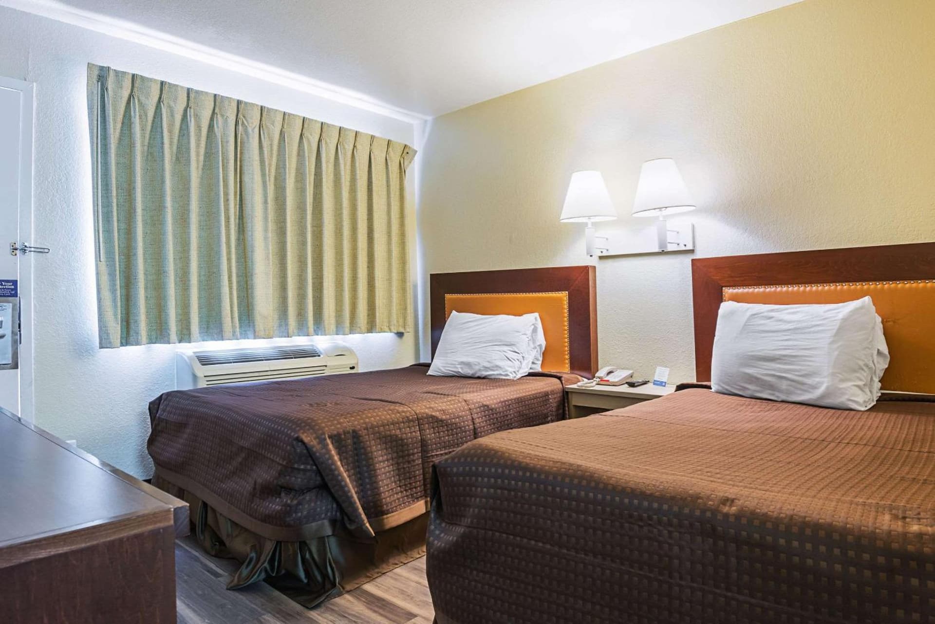 Rodeway Inn Kissimmee Maingate West interior in Kissimmee, FL — gallery photo 2