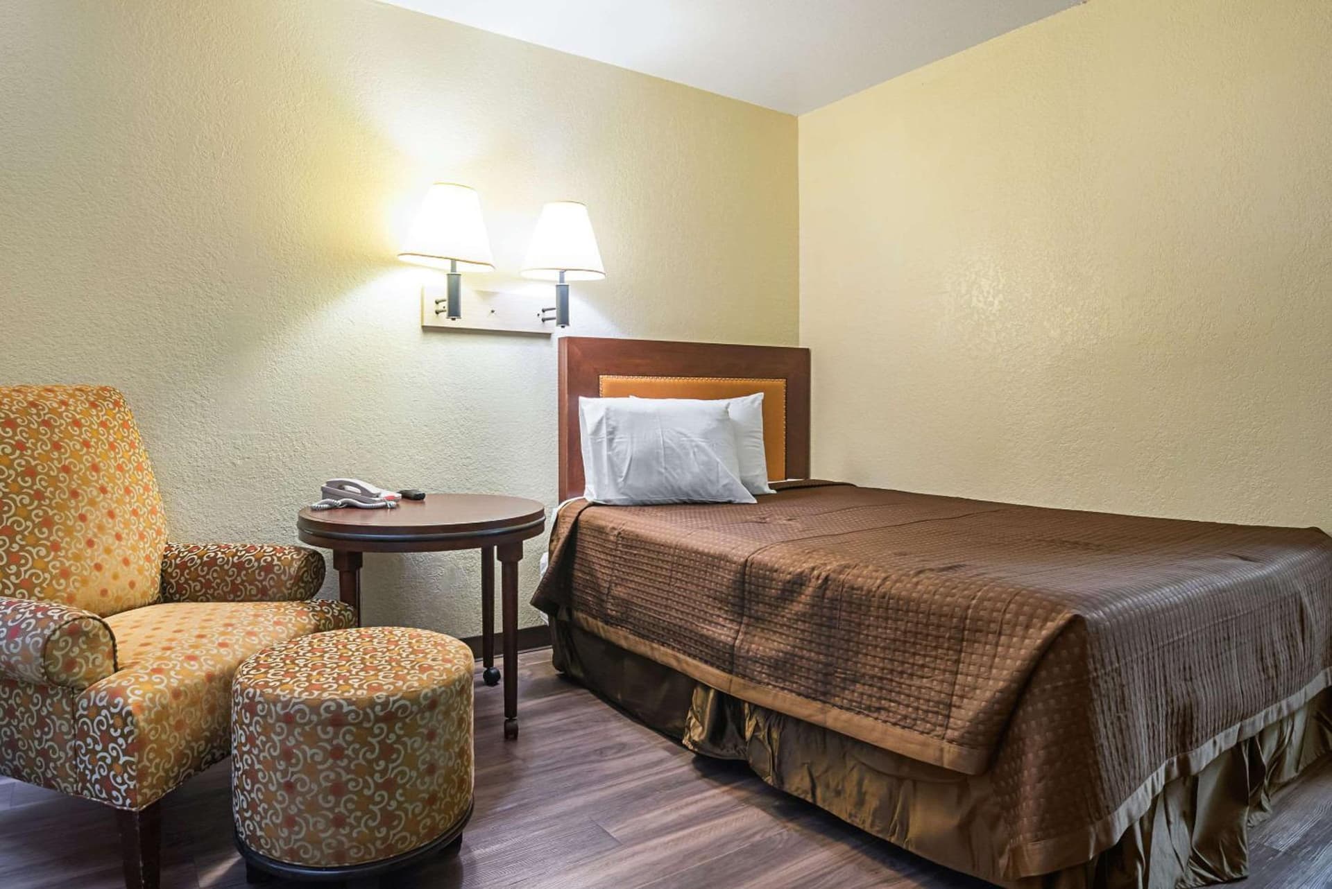 Rodeway Inn Kissimmee Maingate West property views in Kissimmee, FL — gallery photo 3