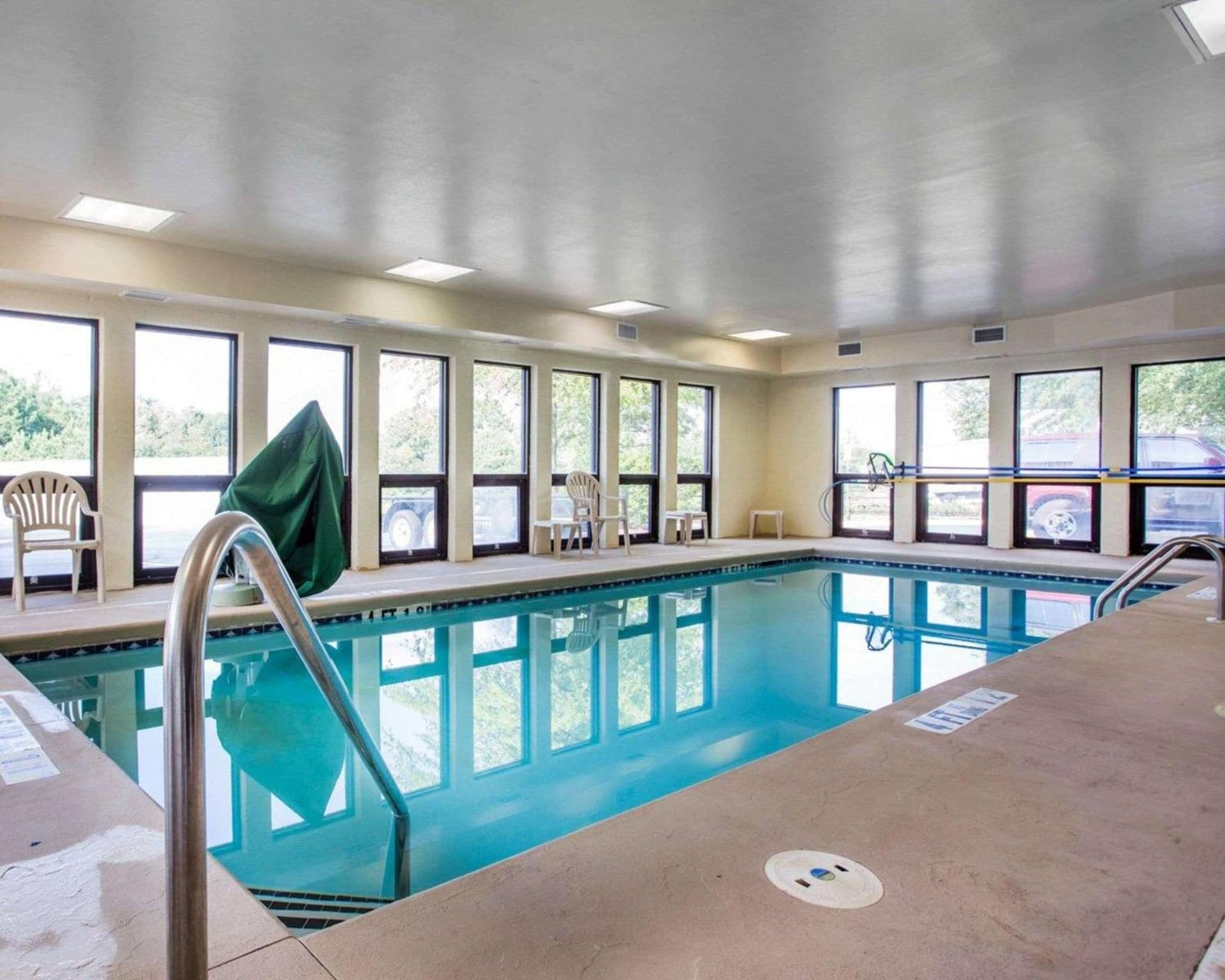 Comfort Inn & Suites at Stone Mountain interior in Stone Mountain, GA — gallery photo 2