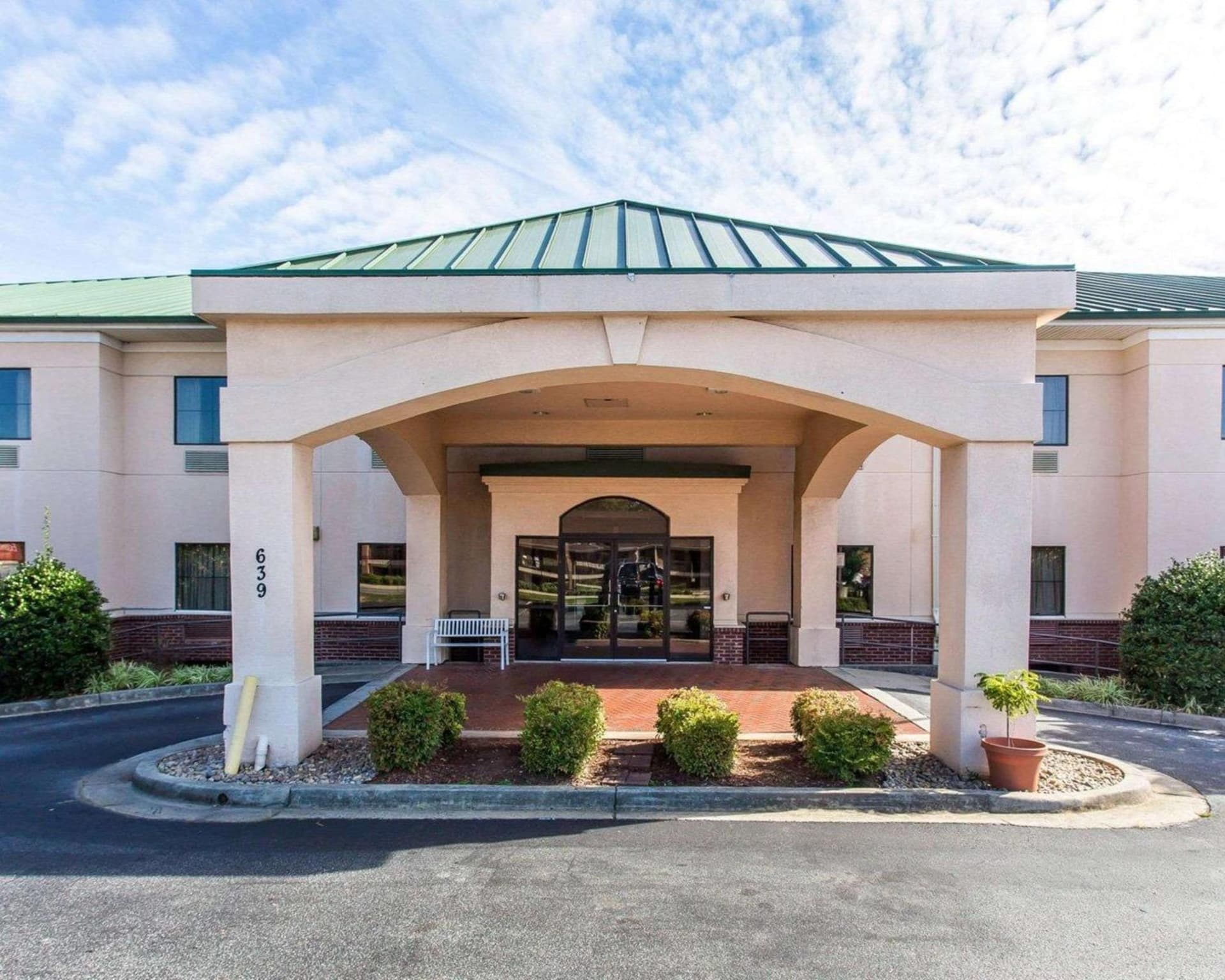 Econo Lodge Inn & Suites Marietta near Dobbins ARB property views in Marietta, GA — gallery photo 3