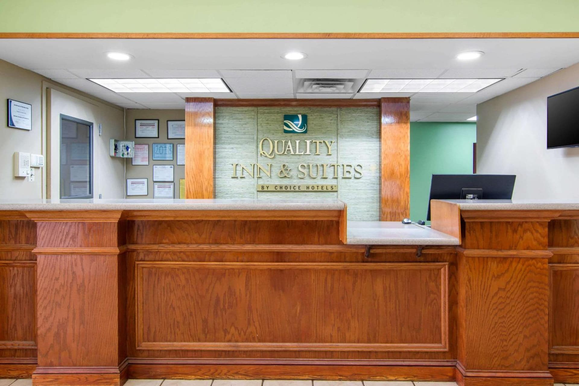 Quality Inn & Suites Decatur - Atlanta East interior in Decatur, GA — gallery photo 2