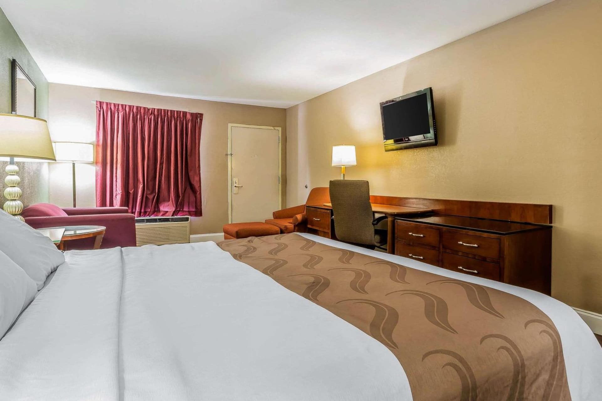 Quality Inn & Suites near Robins Air Force Base gallery photo in Warner Robins, GA — image 10