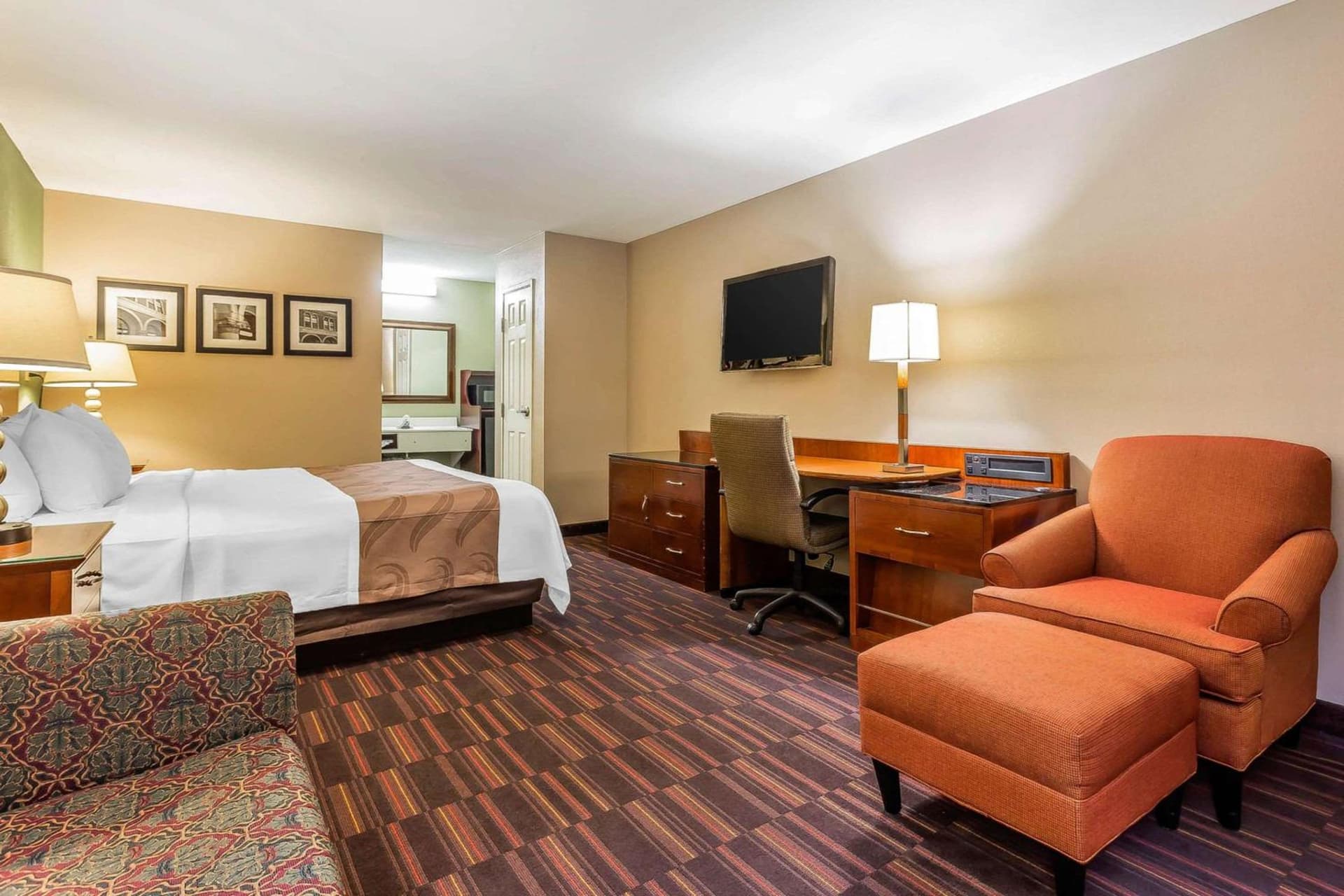 Quality Inn & Suites near Robins Air Force Base gallery photo in Warner Robins, GA — image 31