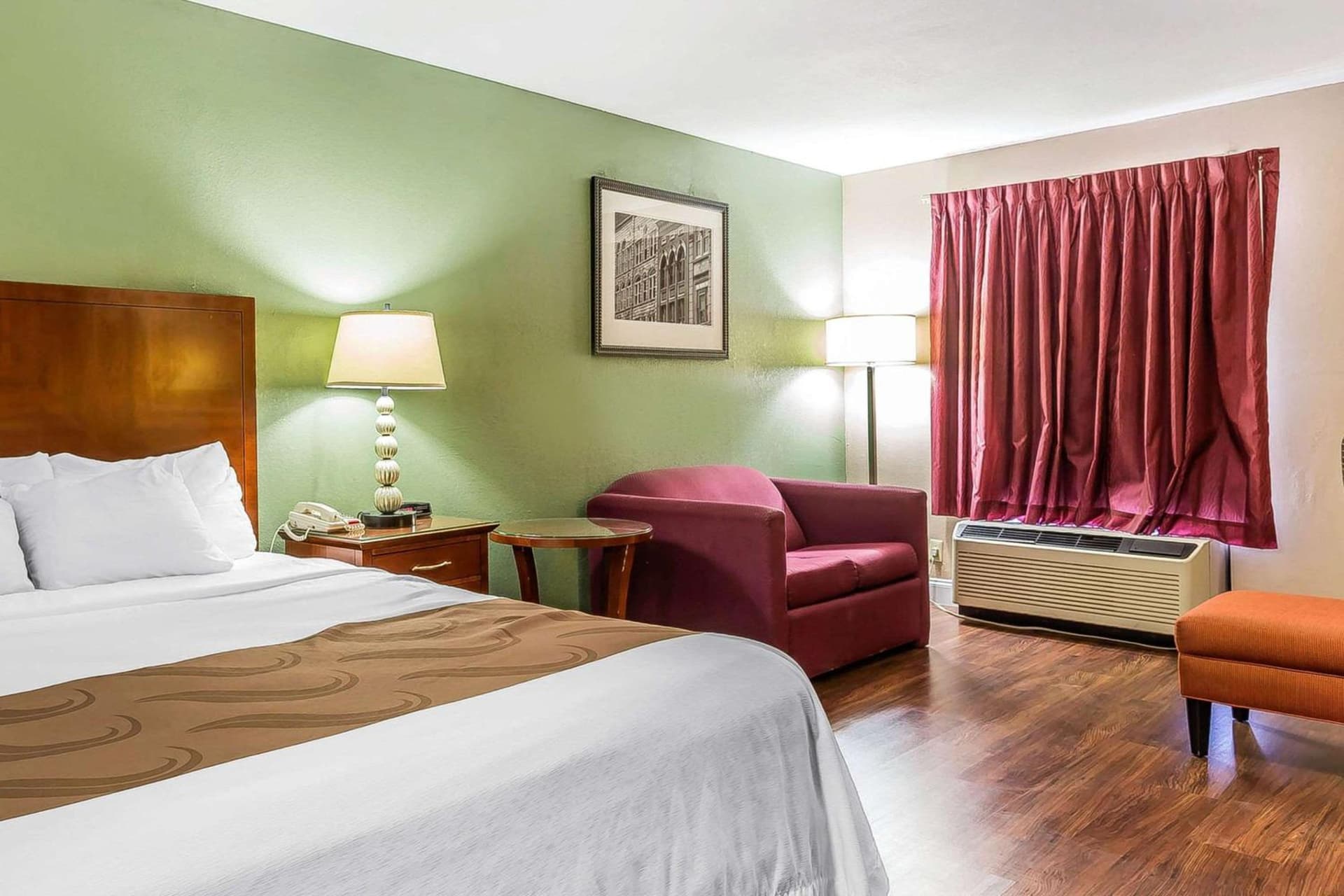 Quality Inn & Suites near Robins Air Force Base interior in Warner Robins, GA — gallery photo 2