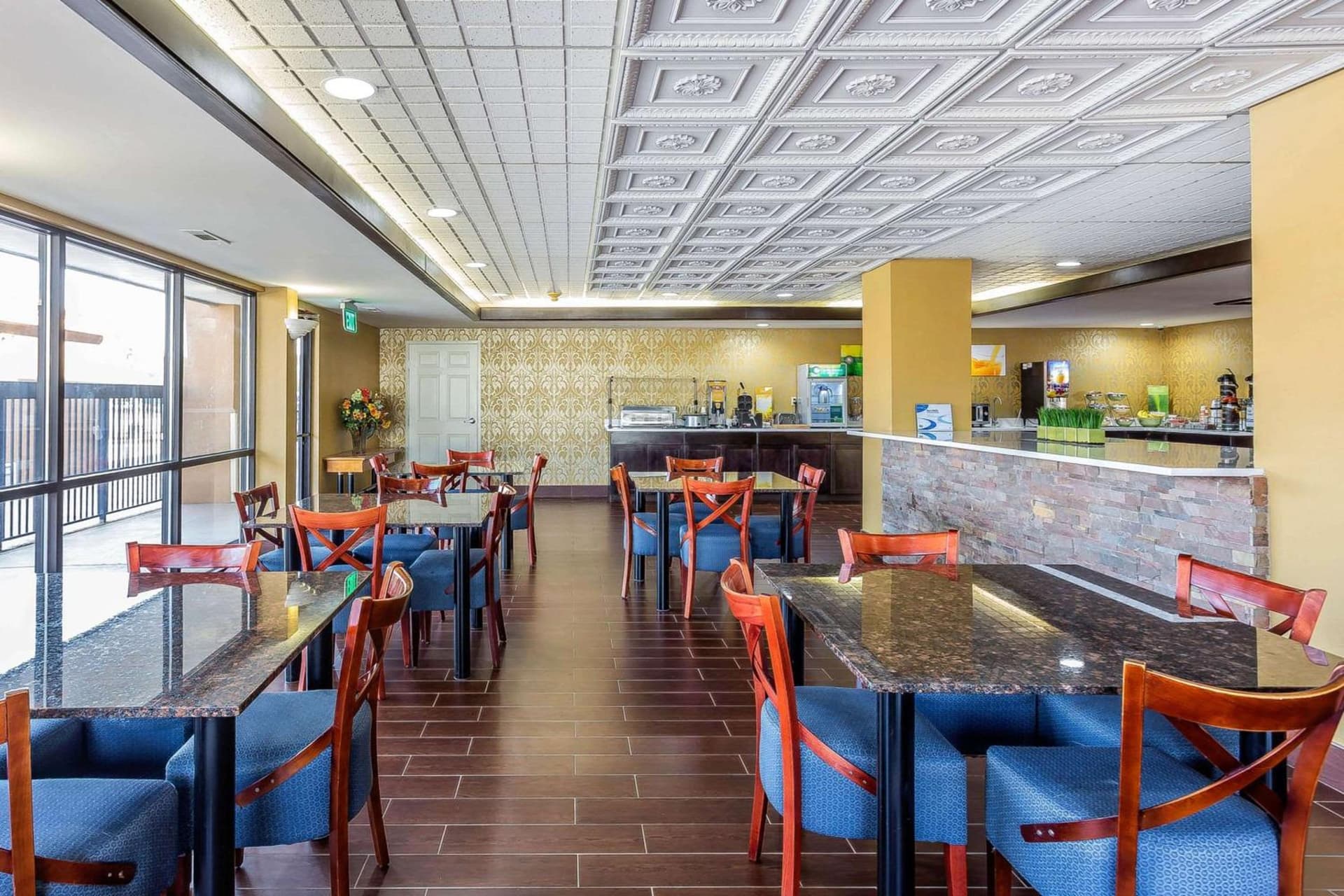 Quality Inn & Suites near Robins Air Force Base gallery photo in Warner Robins, GA — image 28
