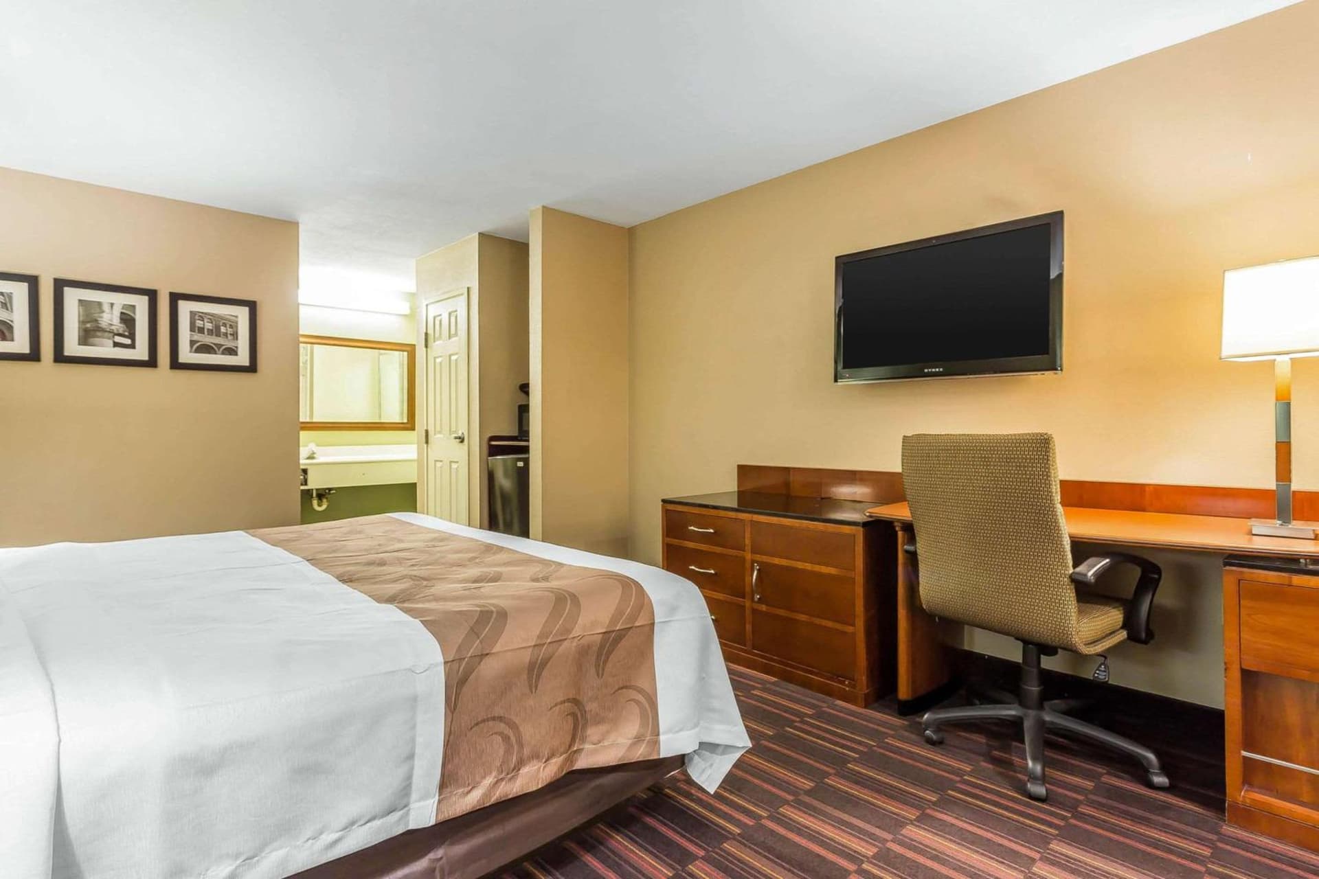 Quality Inn & Suites near Robins Air Force Base gallery photo in Warner Robins, GA — image 19